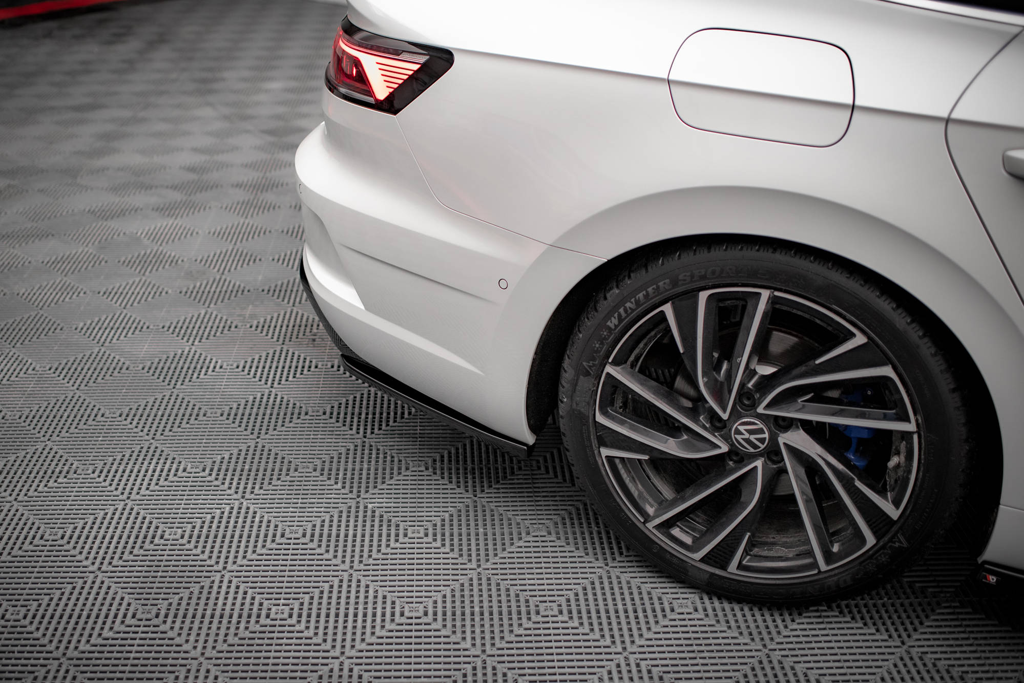 Maxton Design Heck Ansatz Flaps Diffusor für Volkswagen Arteon R schwarz Hochglanz