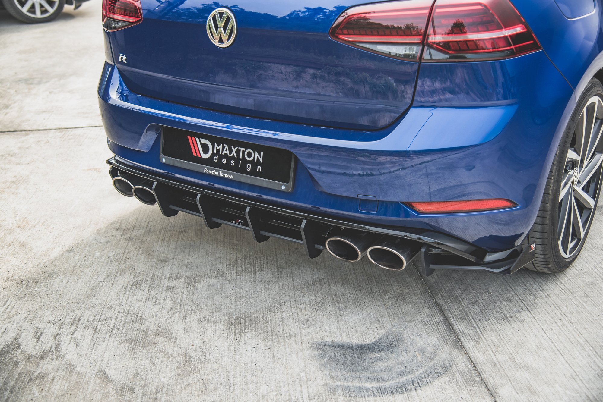 Maxton Design Robuste Racing Heckschürze für VW Golf 7 R Facelift