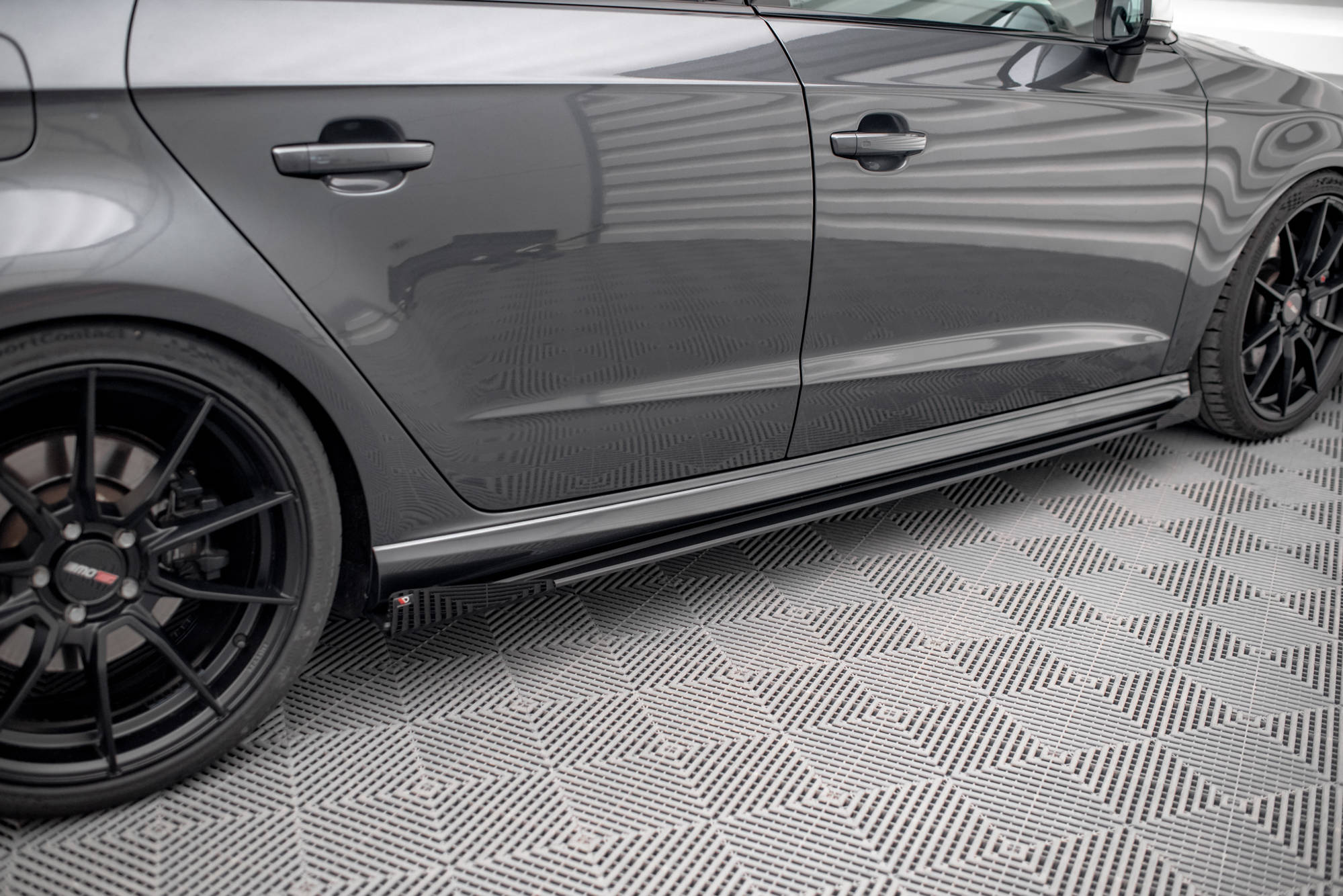 Maxton Design Street Pro Seitenschweller Ansatz für + Flaps Audi S3 / A3 S-Line Sportback 8V Facelift schwarz Hochglanz