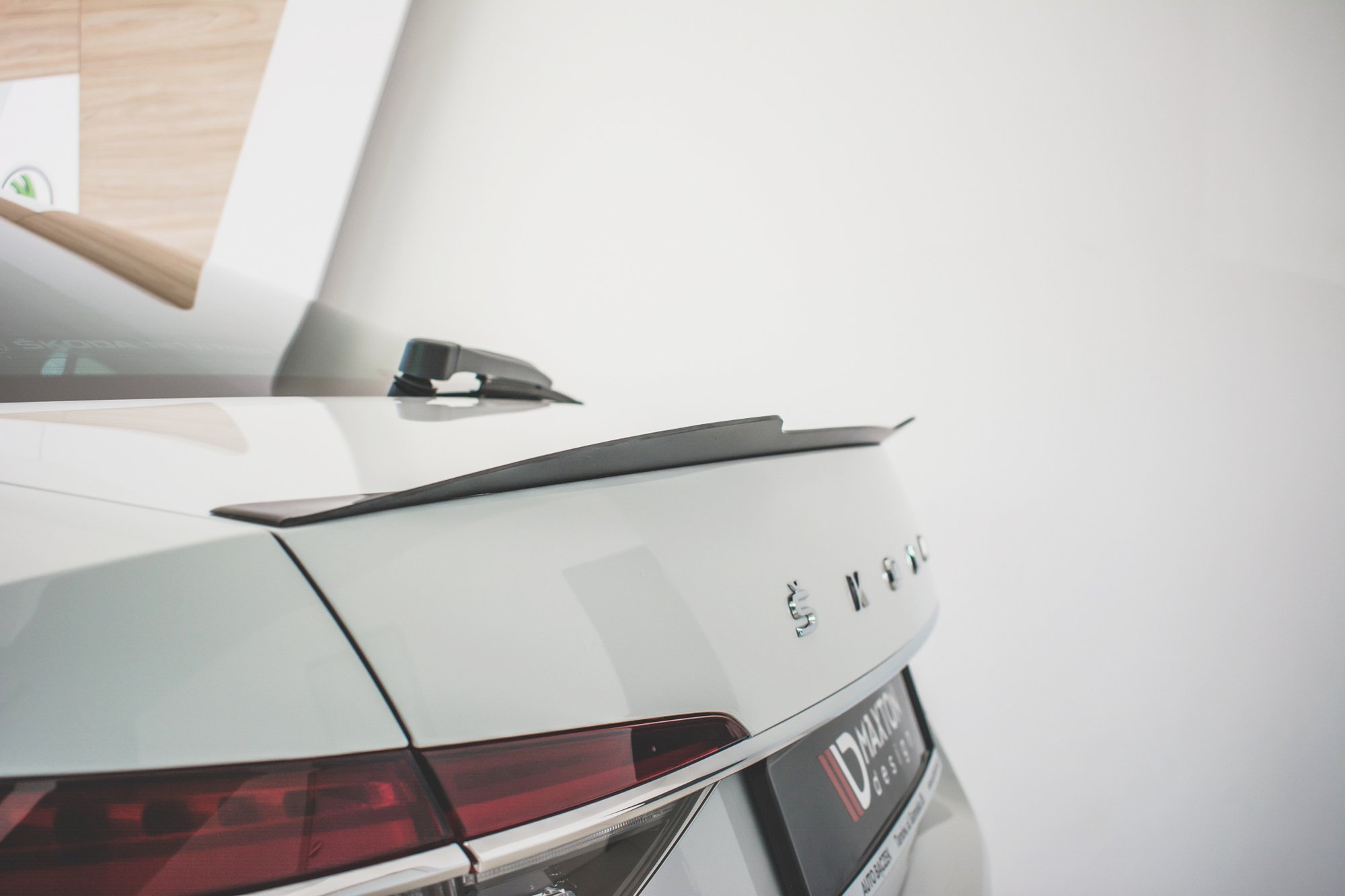 Maxton Design Spoiler CAP V.2 für Skoda Superb Mk3 / Mk3 FL Hatchback schwarz Hochglanz