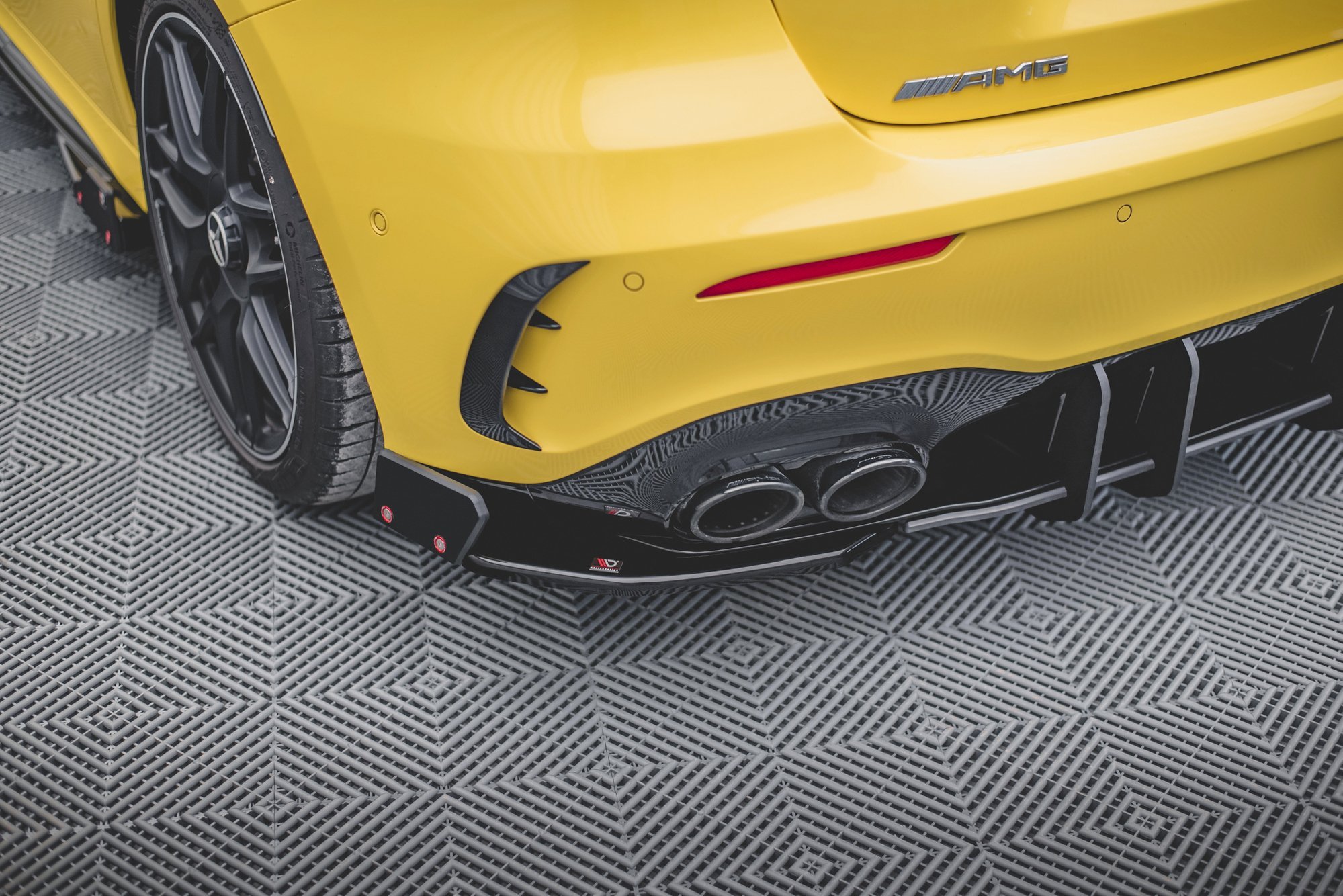 Maxton Design Heck Ansatz Flaps Diffusor V.2 +Flaps für Mercedes-AMG A 45 S Aero Pack W177
