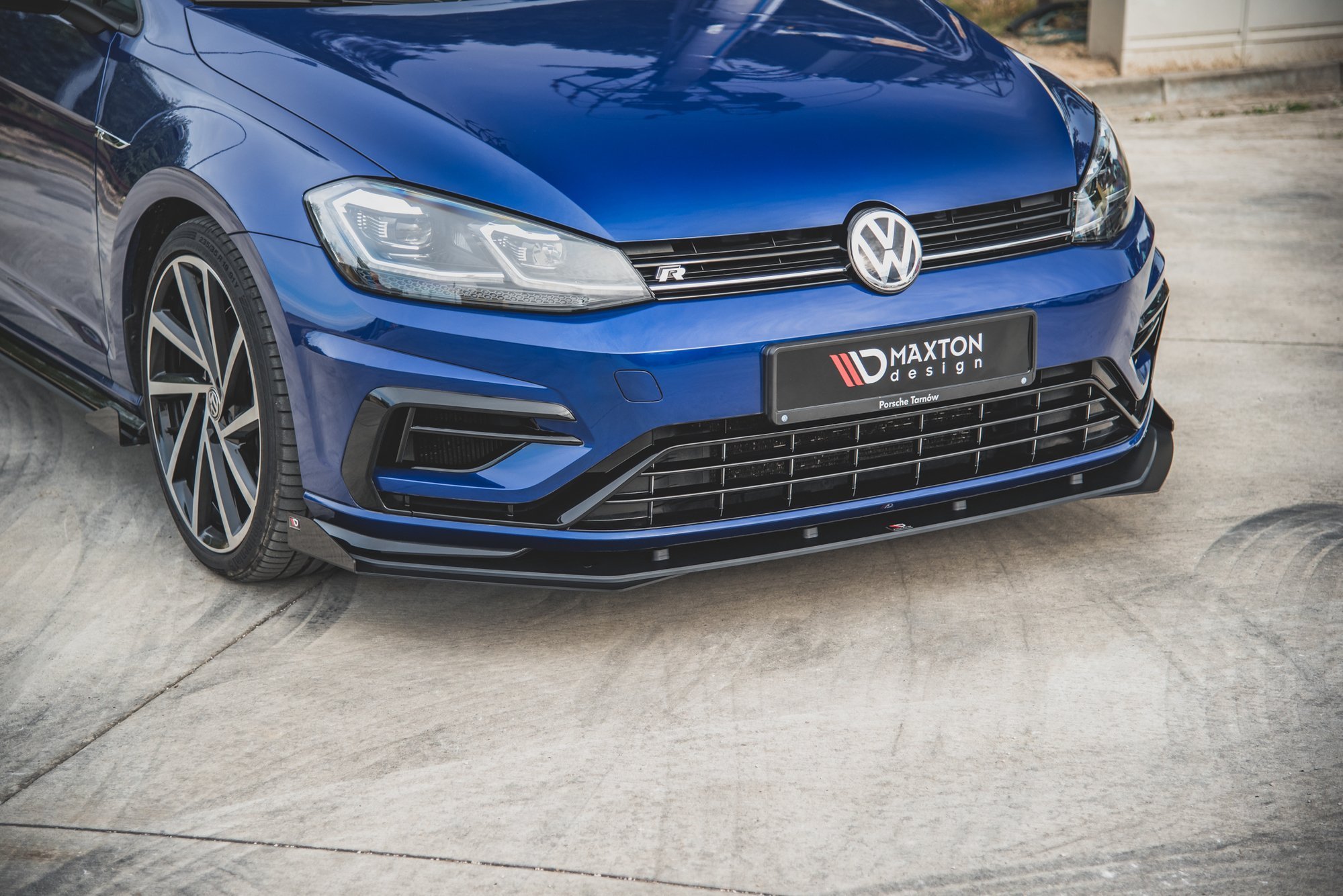 Maxton Design Robuste Racing Front Ansatz für passend +Flaps für VW Golf 7 R / R-Line Facelift schwarz Hochglanz