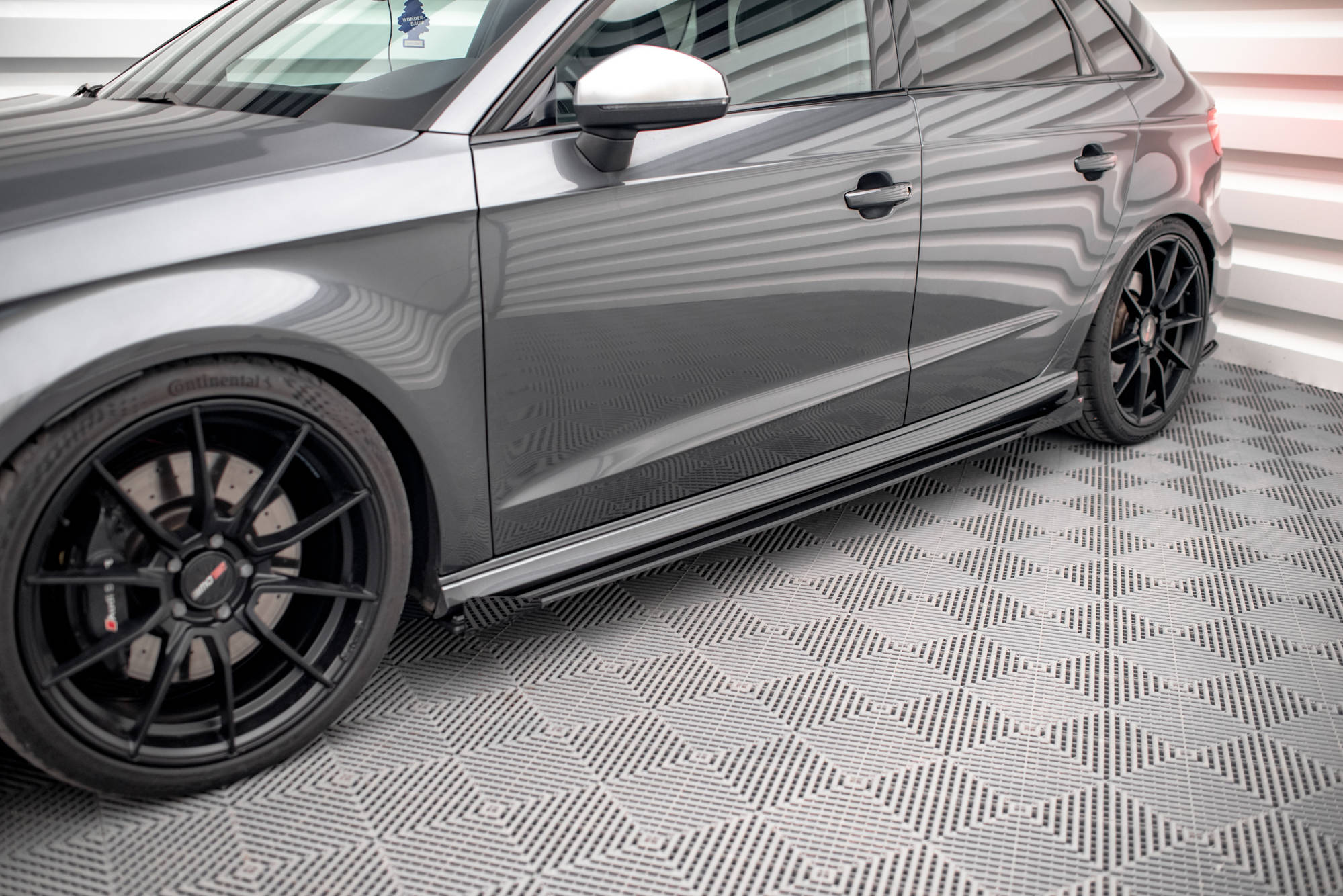 Maxton Design Street Pro Seitenschweller Ansatz für + Flaps Audi S3 / A3 S-Line Sportback 8V Facelift schwarz Hochglanz