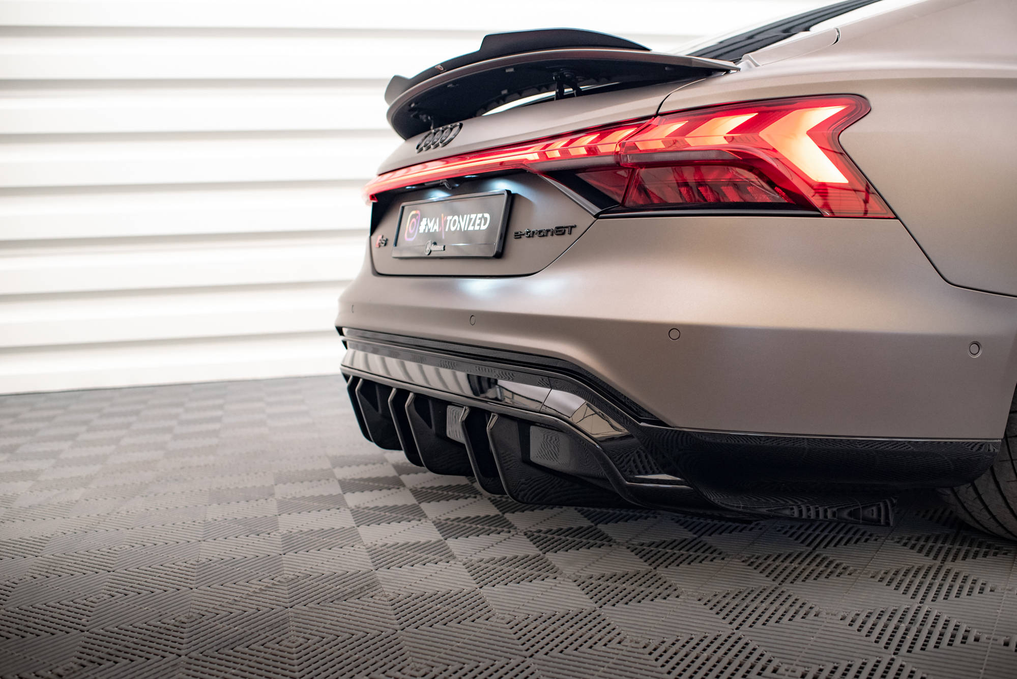 Maxton Design Diffusor Heck Ansatz für Audi e-Tron GT / RS GT Mk1 schwarz Hochglanz Maxton Design Diffusor Heck Ansatz für Audi e-Tron GT / RS GT Mk1 schwarz Hochglanz