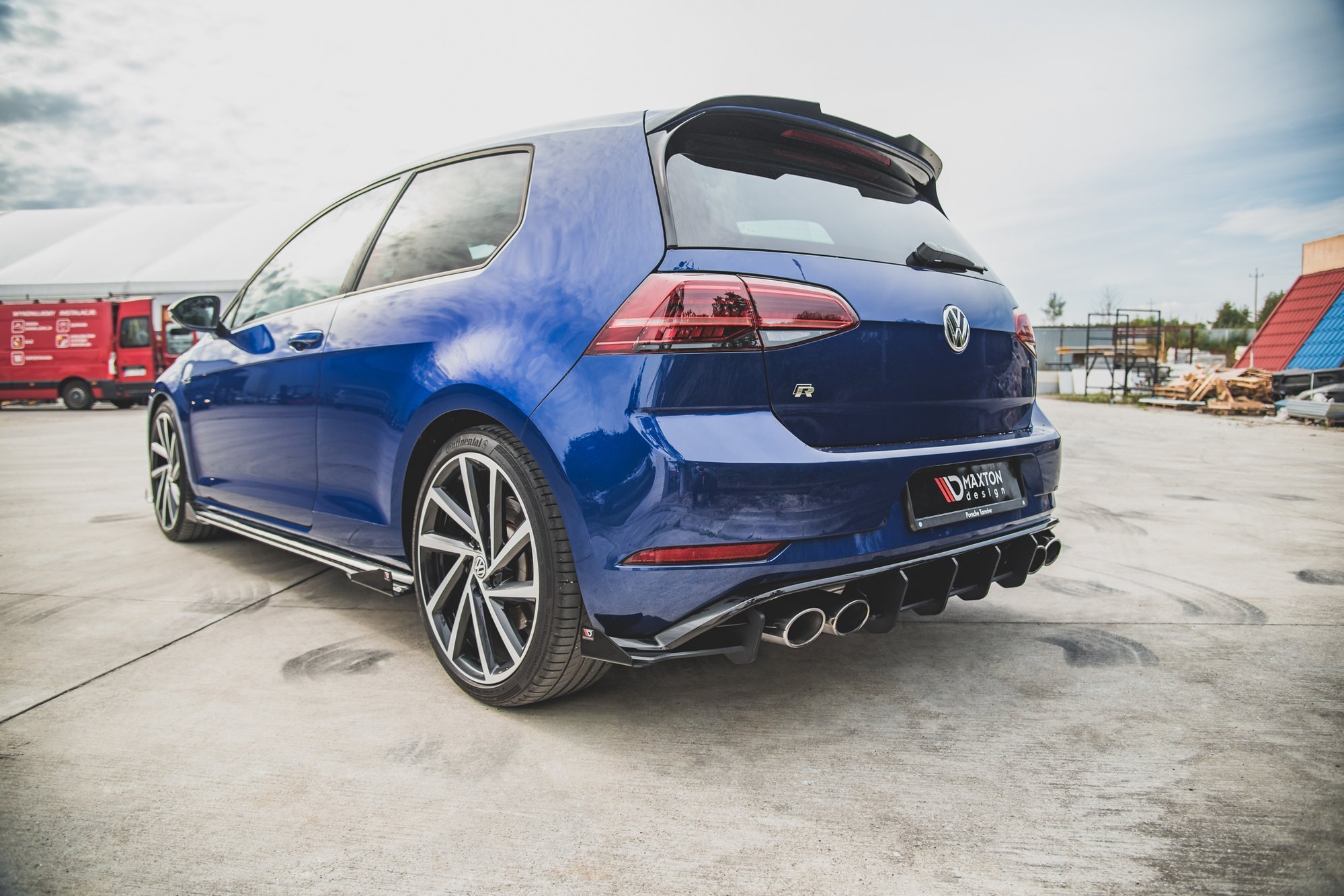 Maxton Design Robuste Racing Seitenschweller Ansatz für für + Flaps VW Golf 7 R / R-Line Facelift schwarz Hochglanz