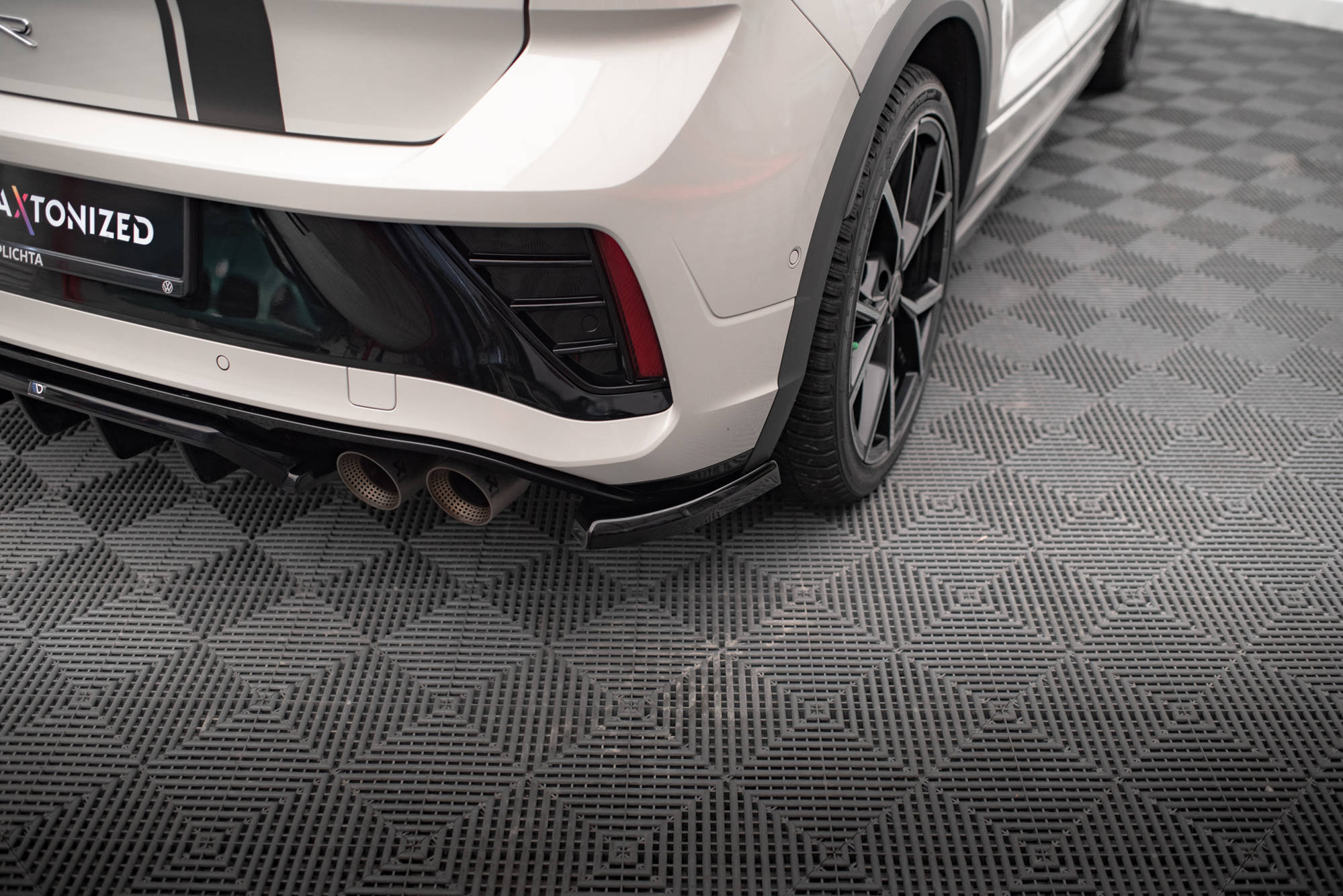 Maxton Design Heck Ansatz Flaps Diffusor für Volkswagen T-Roc R Mk1 Facelift schwarz Hochglanz