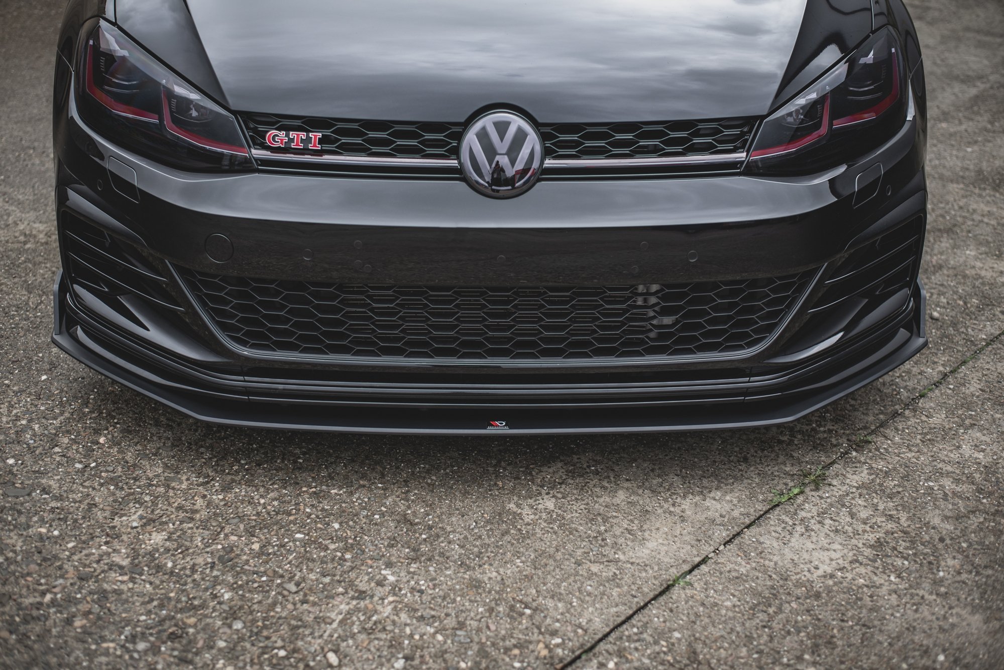 Maxton Design Robuste Racing Front Ansatz für VW Golf 7 GTI TCR