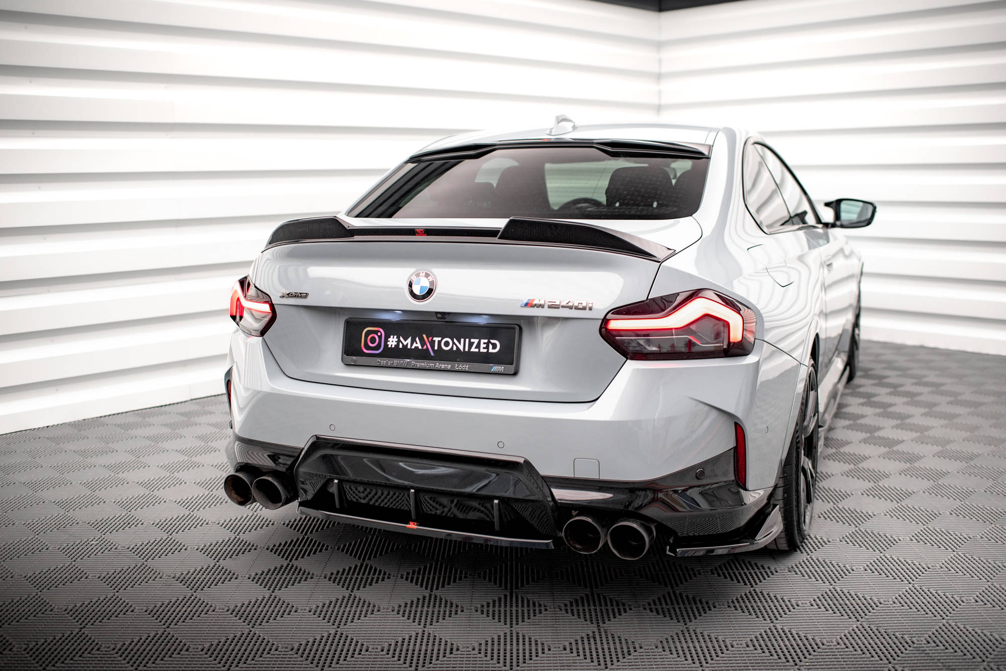 Maxton Design Mittlerer Diffusor Heck Ansatz für BMW 2 Coupe M240i G42 schwarz Hochglanz