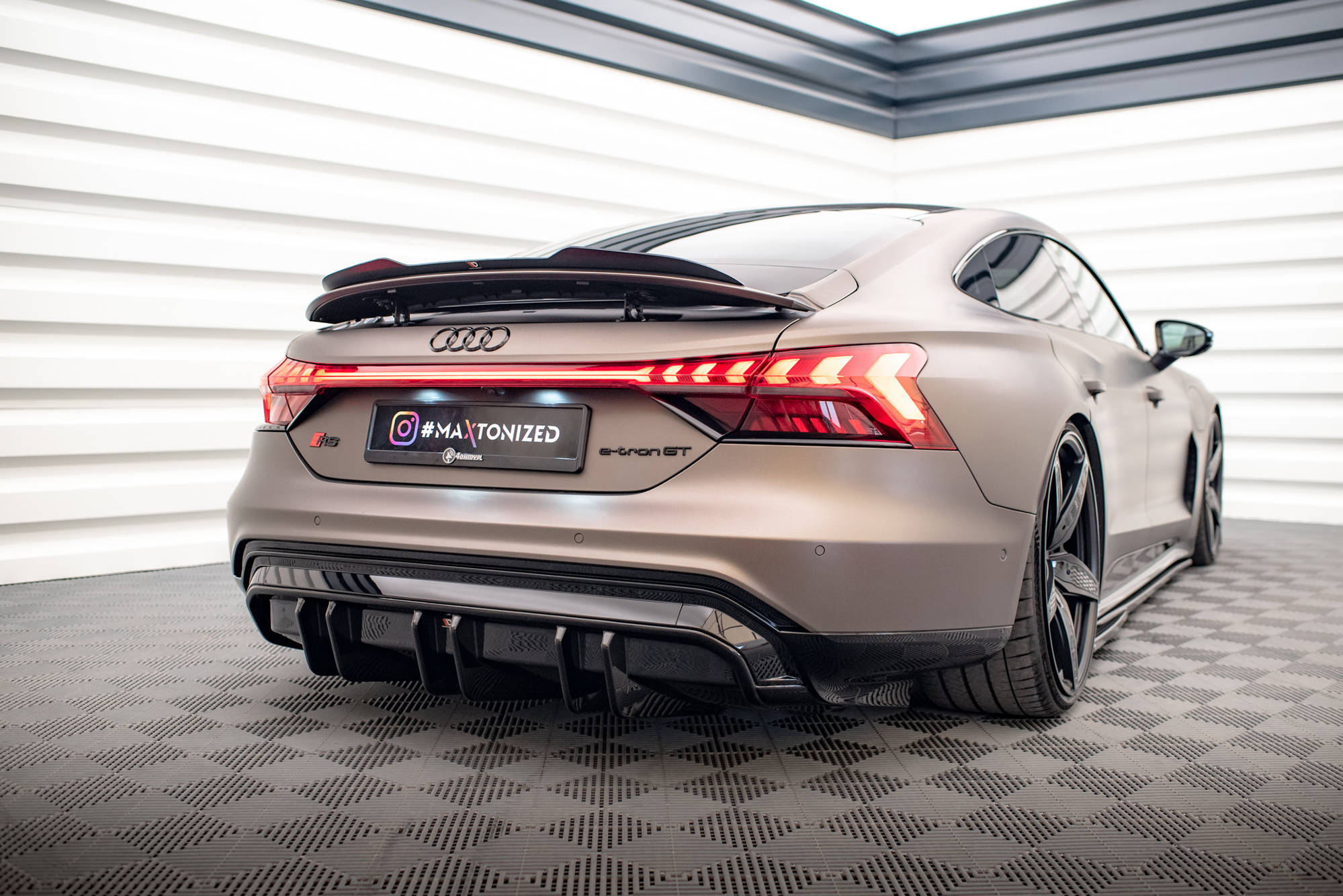 Maxton Design Diffusor Heck Ansatz für Audi e-Tron GT / RS GT Mk1 schwarz Hochglanz Maxton Design Diffusor Heck Ansatz für Audi e-Tron GT / RS GT Mk1 schwarz Hochglanz