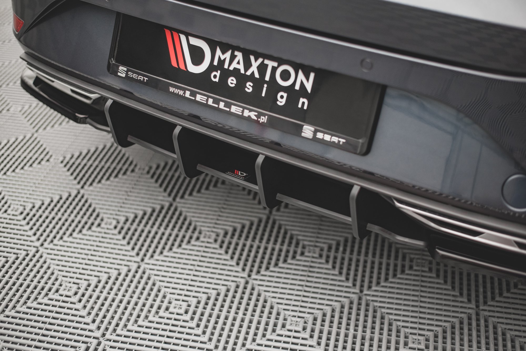 Maxton Design Robuste Racing Heckschürze für Seat Leon FR ST Mk4