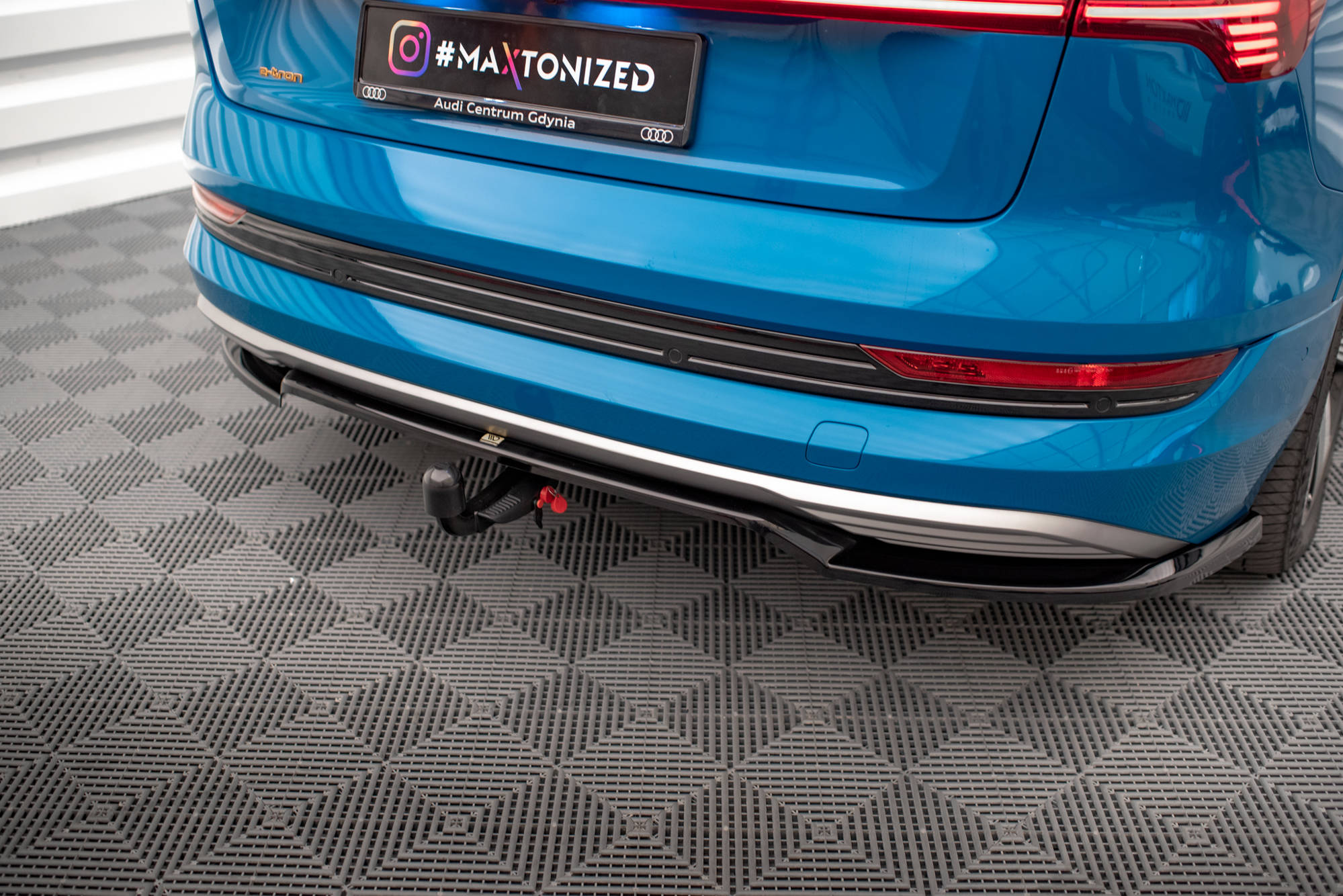 Maxton Design Mittlerer Diffusor Heck Ansatz DTM Look für Audi e-tron schwarz Hochglanz Maxton Design Mittlerer Diffusor Heck Ansatz DTM Look für Audi e-tron schwarz Hochglanz