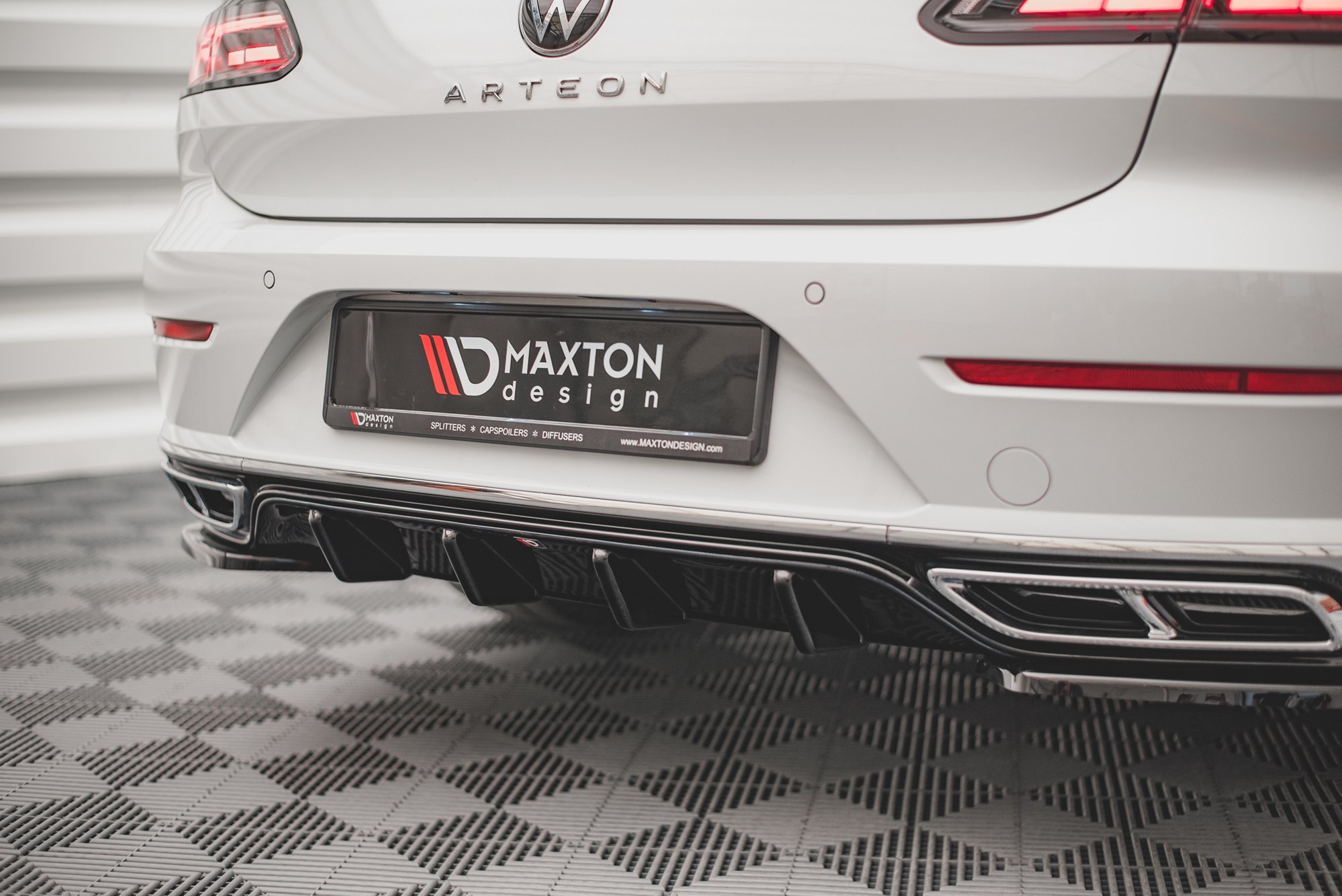 Maxton Design Diffusor Heck Ansatz für Volkswagen Arteon R-Line Facelift schwarz Hochglanz