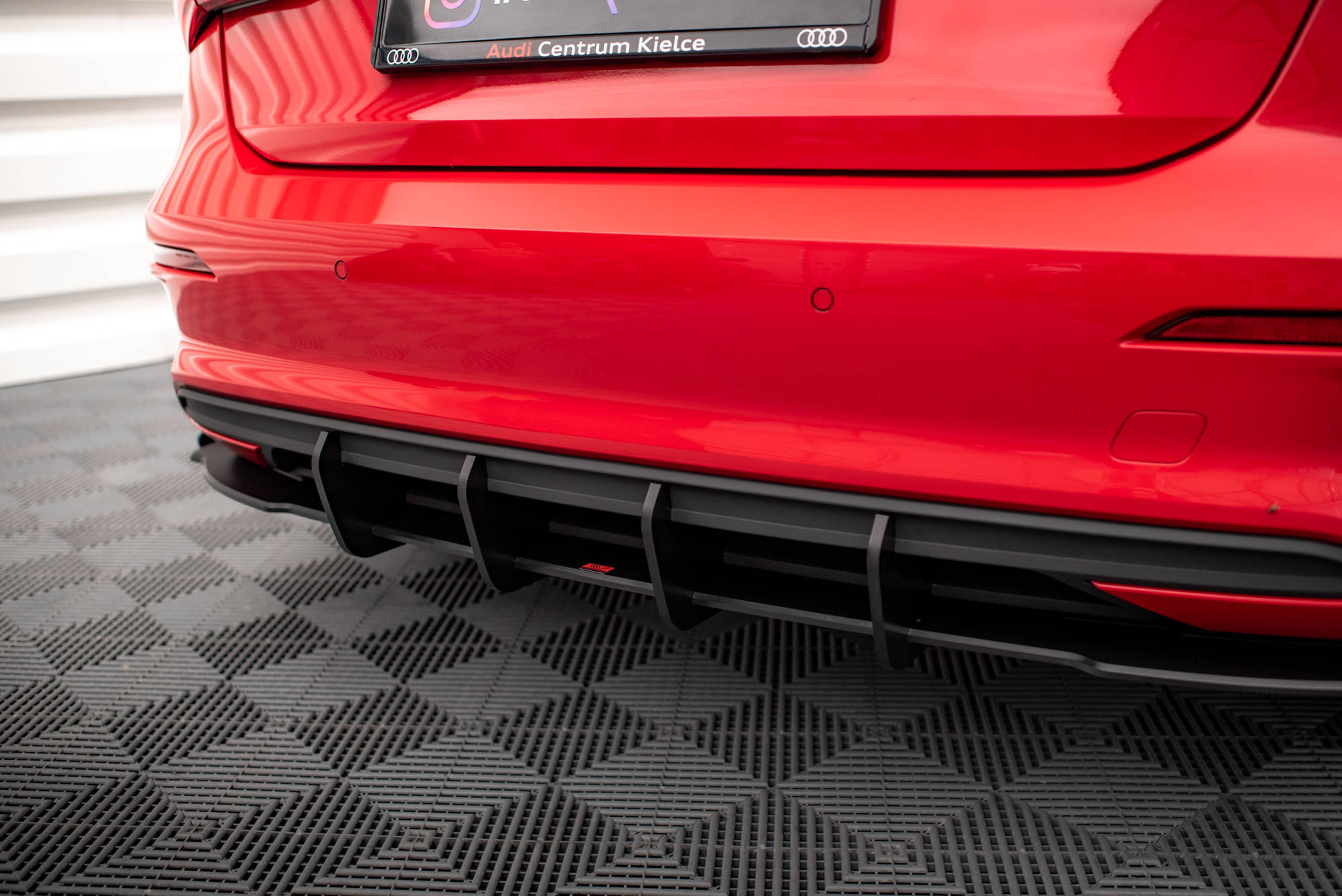Maxton Design Robuste Racing Diffusor Heck Ansatz +Flaps für Audi A3 Sportback 8Y schwarz Hochglanz