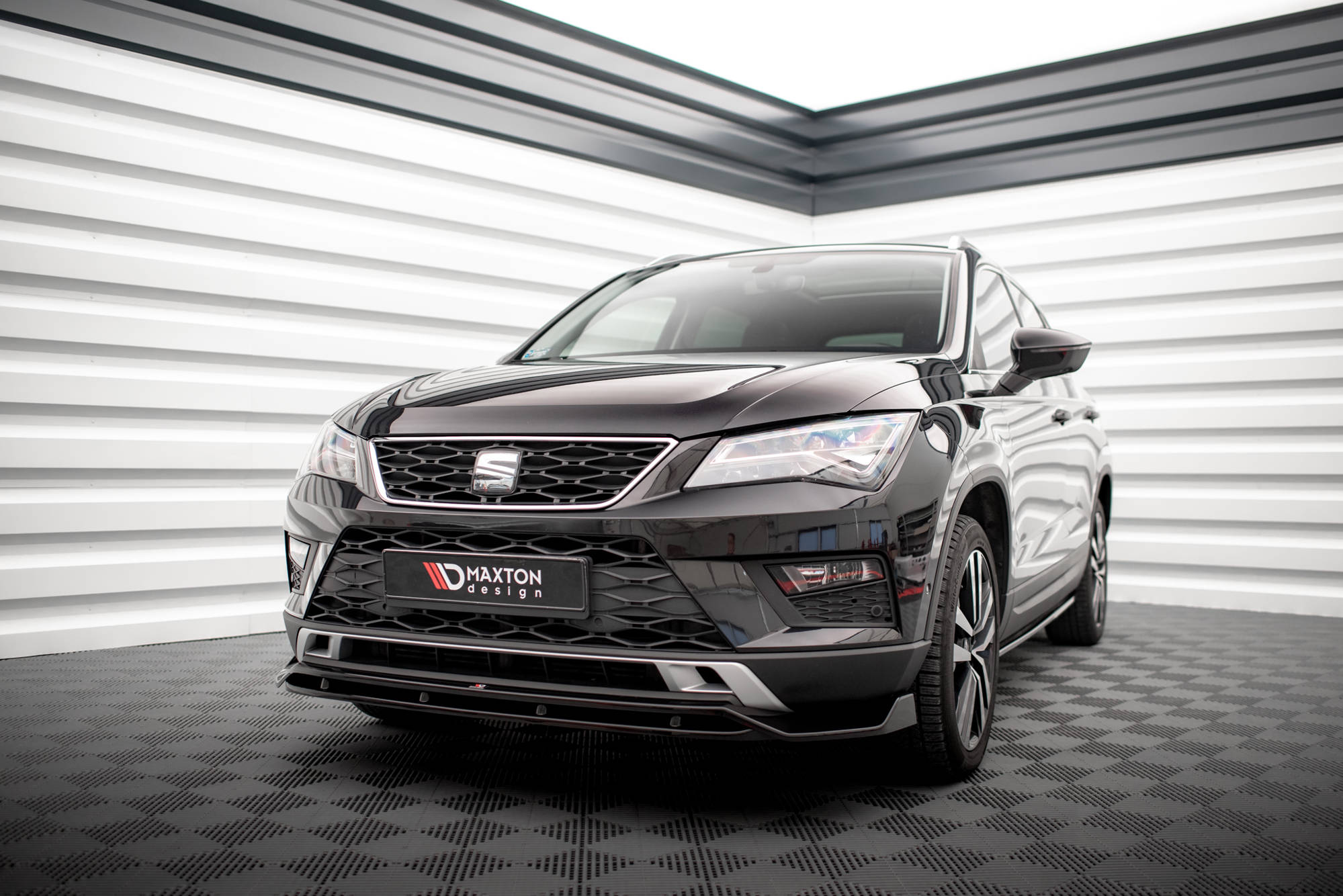 Maxton Design Front Ansatz für Seat Ateca Mk1 schwarz Hochglanz