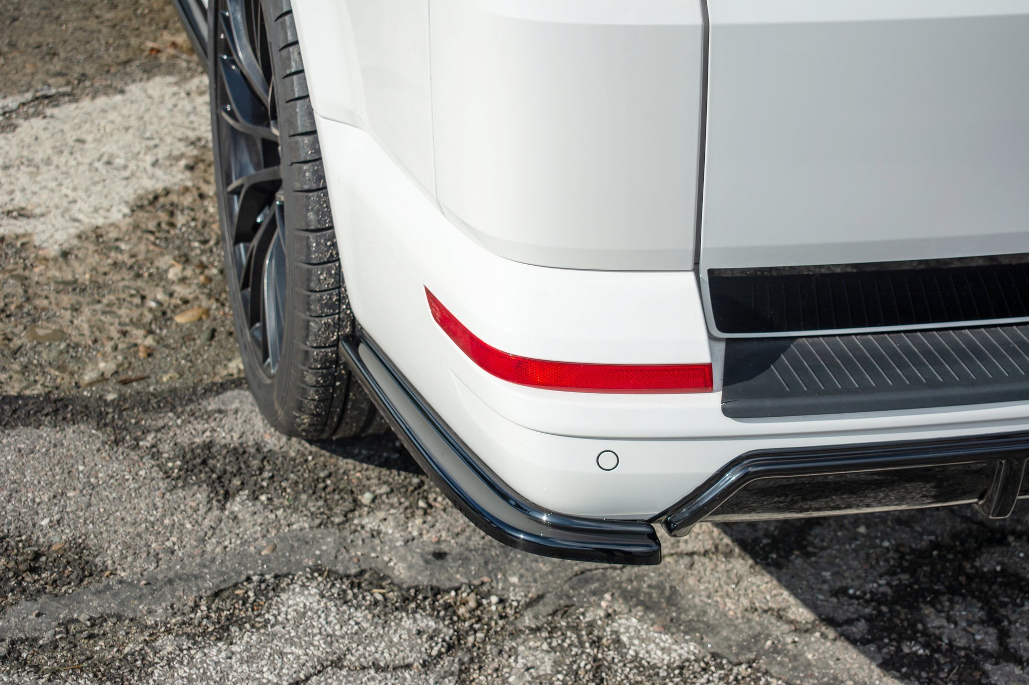 Maxton Design Heck Ansatz Flaps Diffusor für Volkswagen T6 schwarz Hochglanz