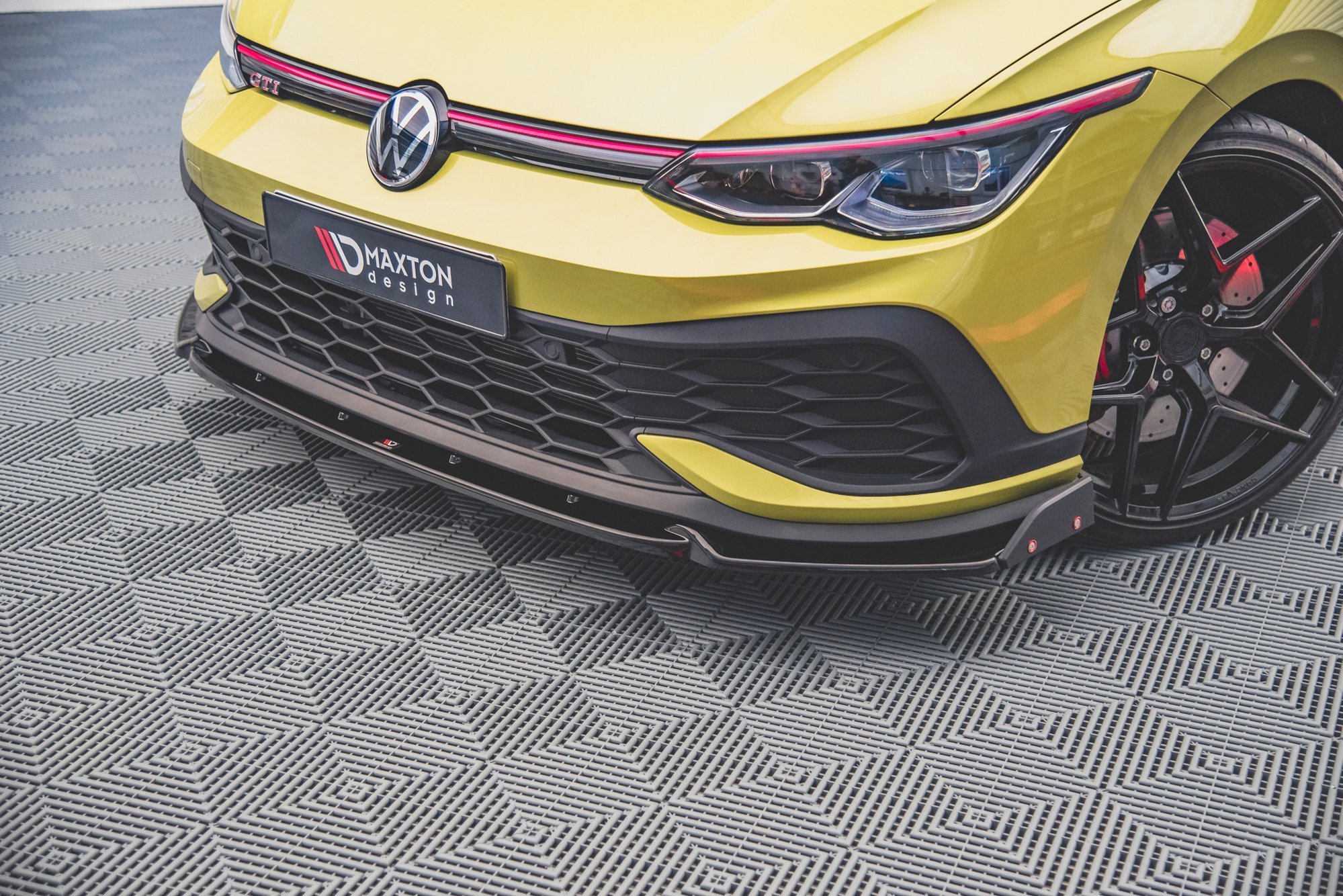 Maxton Design Front Ansatz V.1 +Flaps für Volkswagen Golf 8 GTI Clubsport