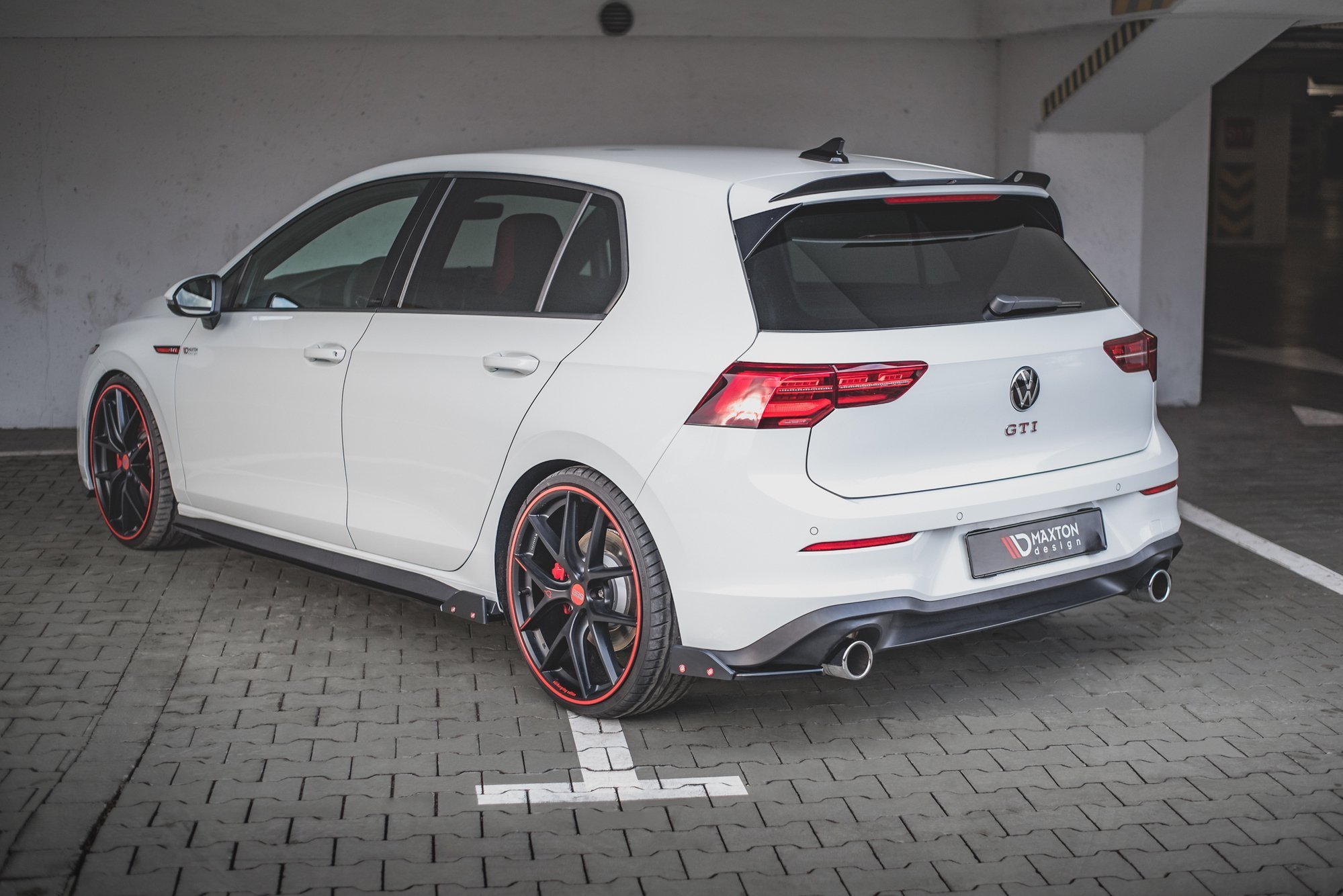 Maxton Design Heck Ansatz Flaps Diffusor V.2 +Flaps für Volkswagen Golf 8 GTI