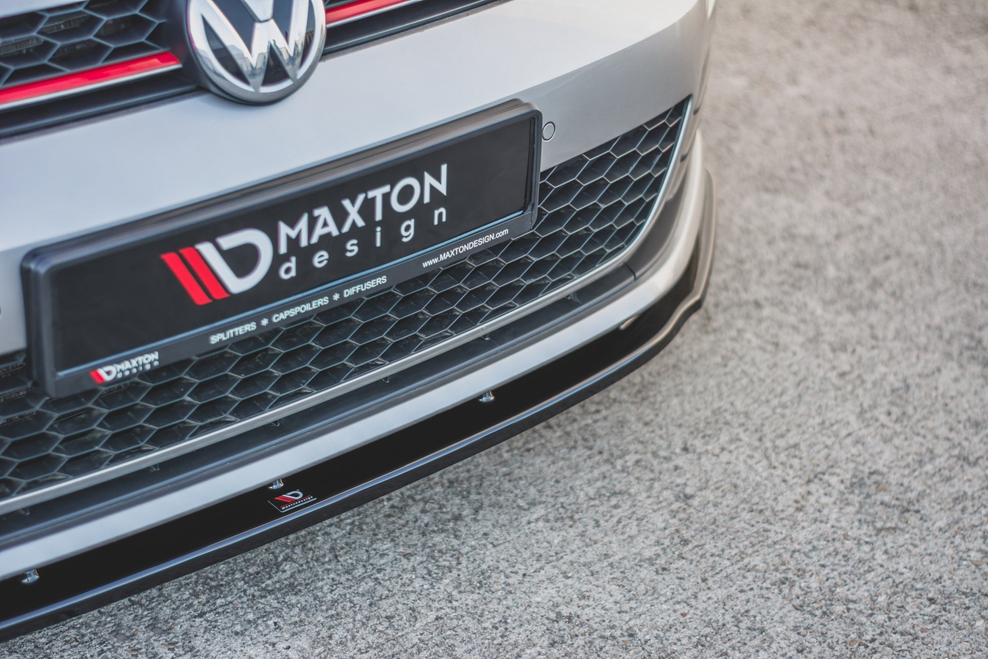 Maxton Design Front Ansatz V.1 für VW Golf 7 GTI  schwarz Hochglanz