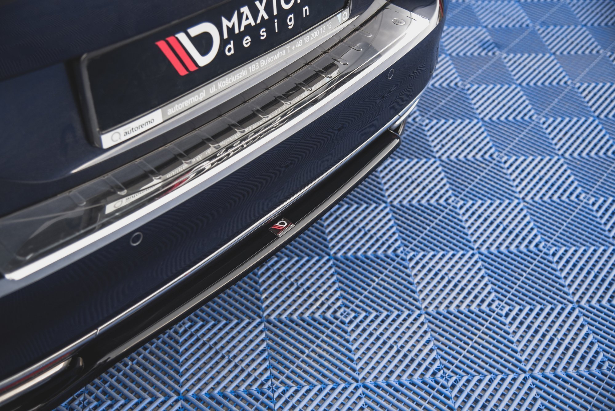 Maxton Design Mittlerer Diffusor Heck Ansatz für Volkswagen Passat B8 schwarz Hochglanz