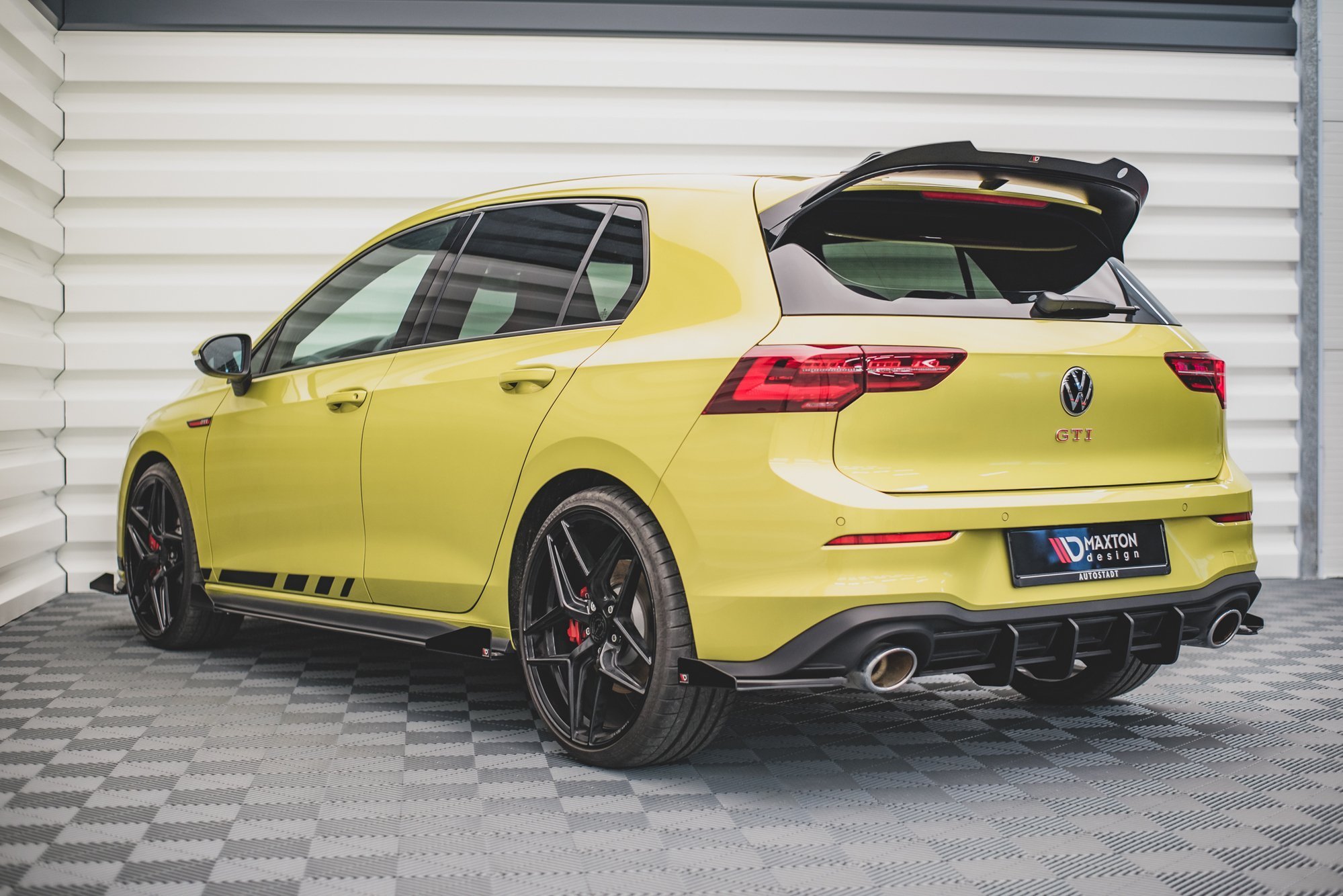 Maxton Design Hintere Seiten Flaps für Volkswagen Golf 8 GTI Clubsport schwarz Hochglanz