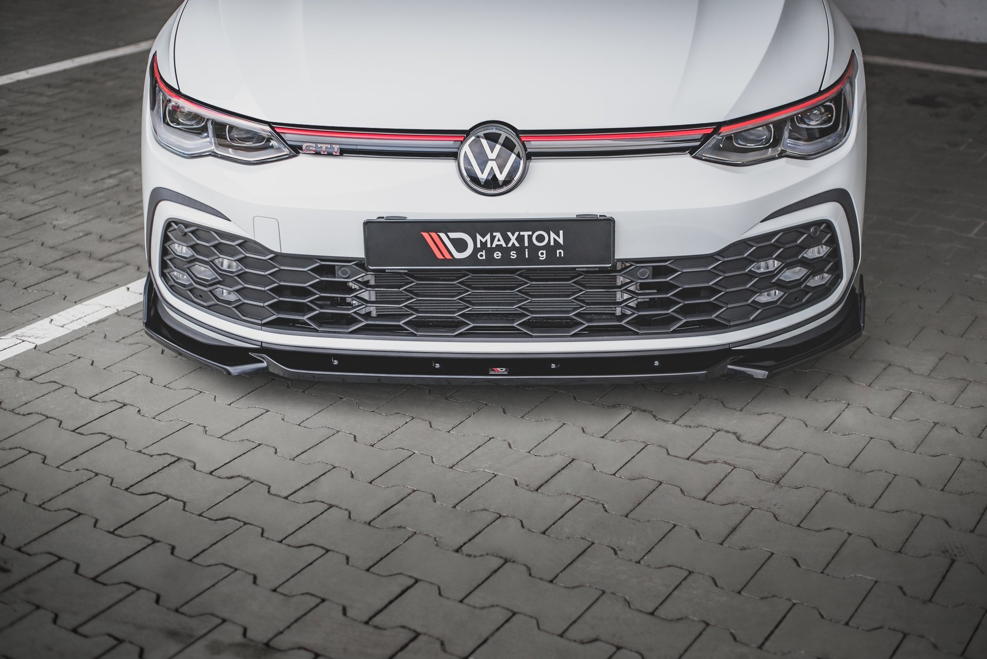 Maxton Design Front Ansatz V.2 +Flaps für Volkswagen Golf 8 GTI