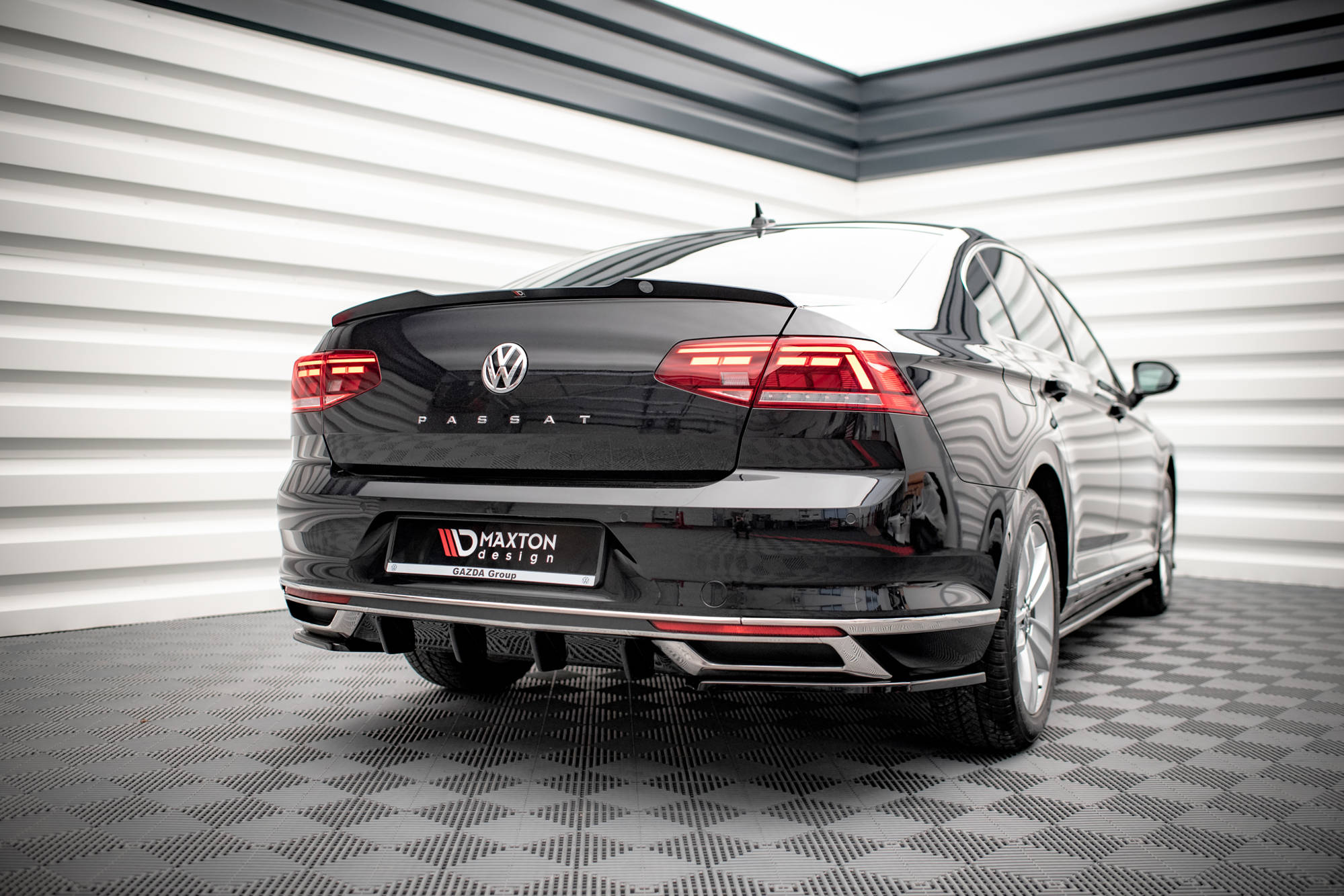 Maxton Design Heck Ansatz Flaps Diffusor für Volkswagen Passat B8 Facelift schwarz Hochglanz