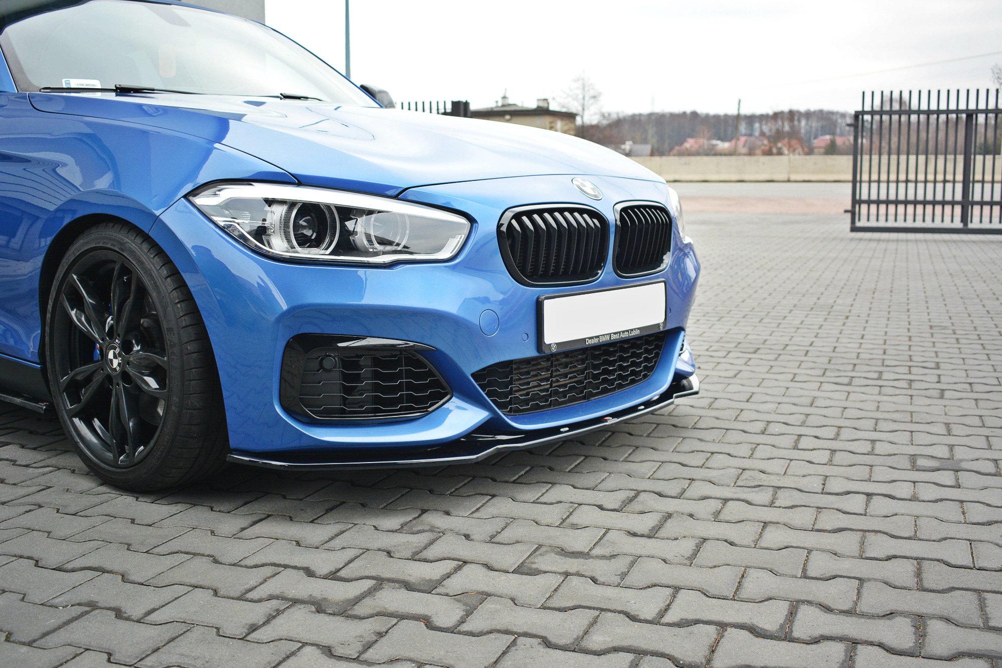 Maxton Design Front Ansatz V.1 für BMW 1er F20/F21 M-Power FACELIFT schwarz Hochglanz