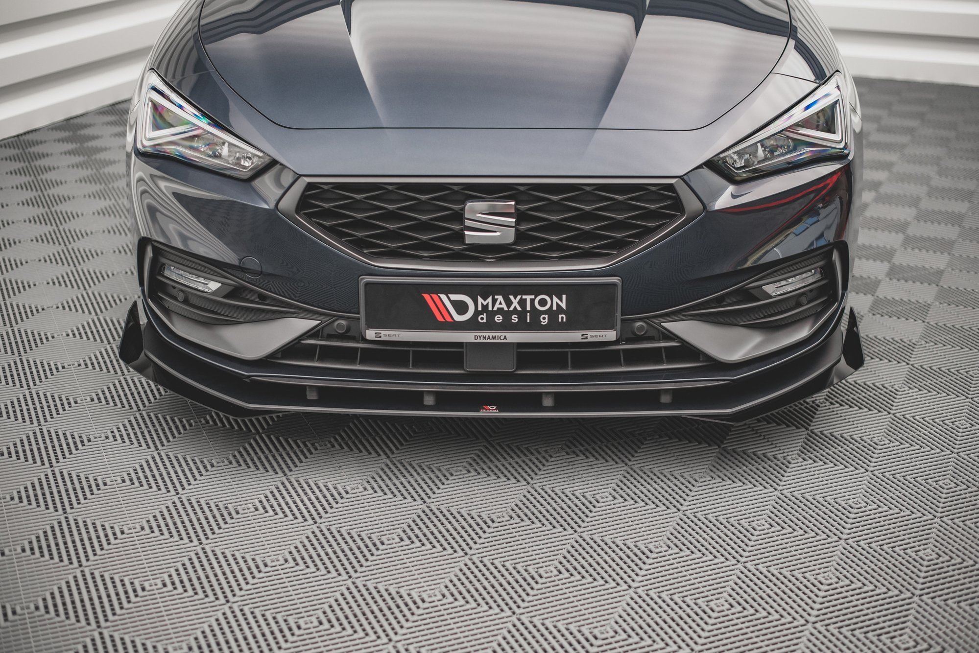 Maxton Design Street Pro Front Ansatz für +Flaps für Seat Leon FR Mk4 schwarz Hochglanz