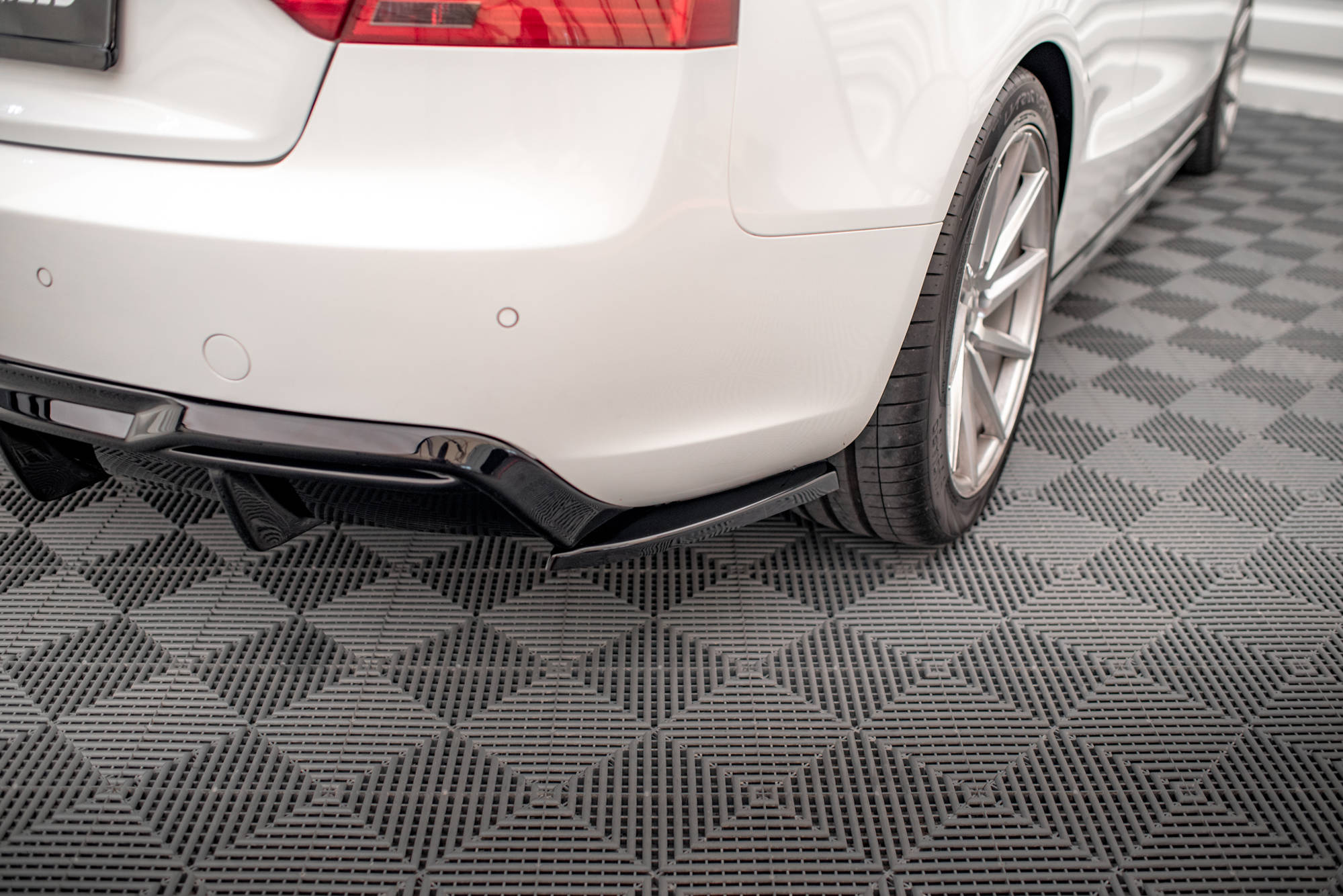 Maxton Design Heck Ansatz Flaps Diffusor für Audi A5 Coupe 8T Facelift schwarz Hochglanz