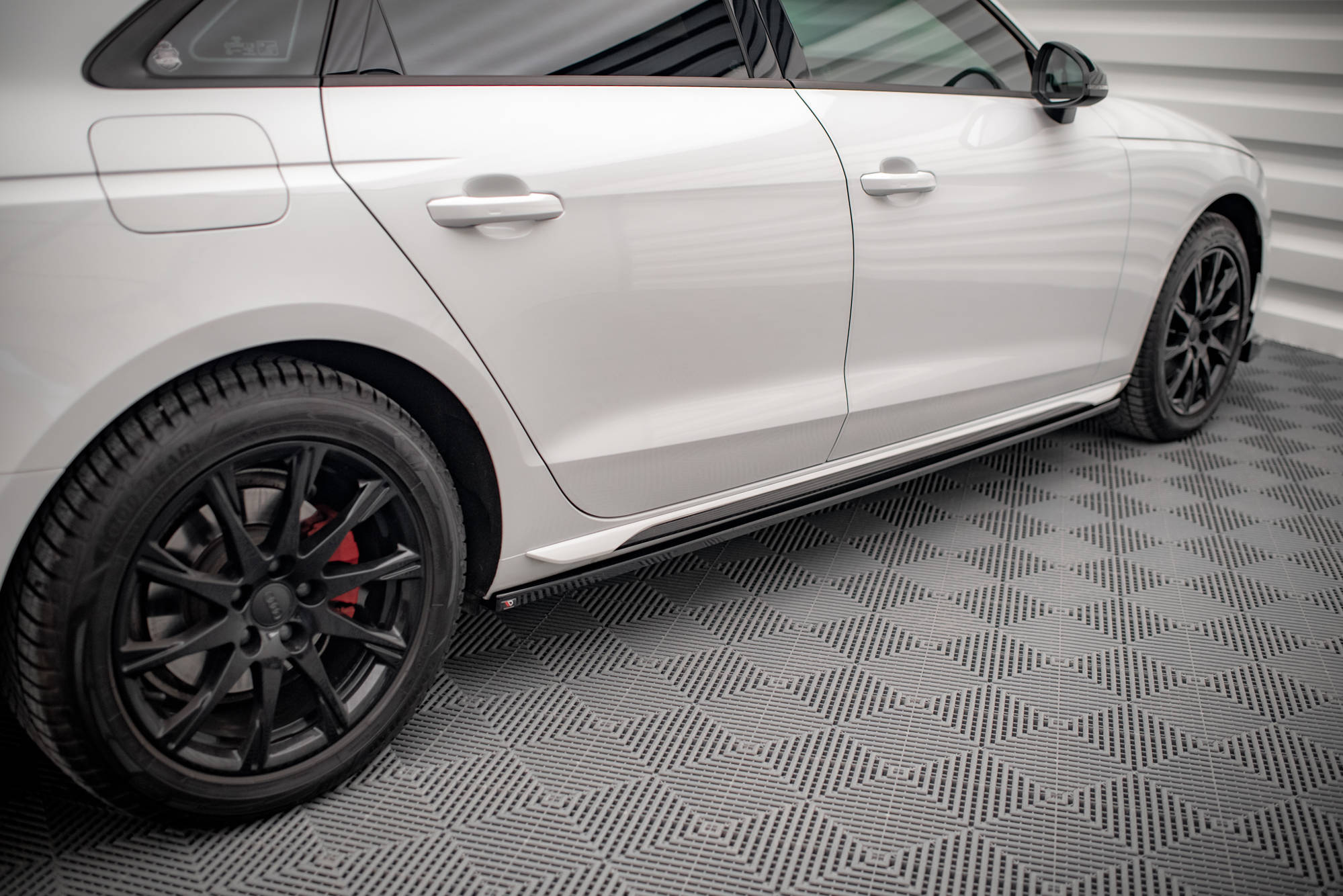 Maxton Design Seitenschweller Ansatz für Audi A4 B9 Facelift schwarz Hochglanz