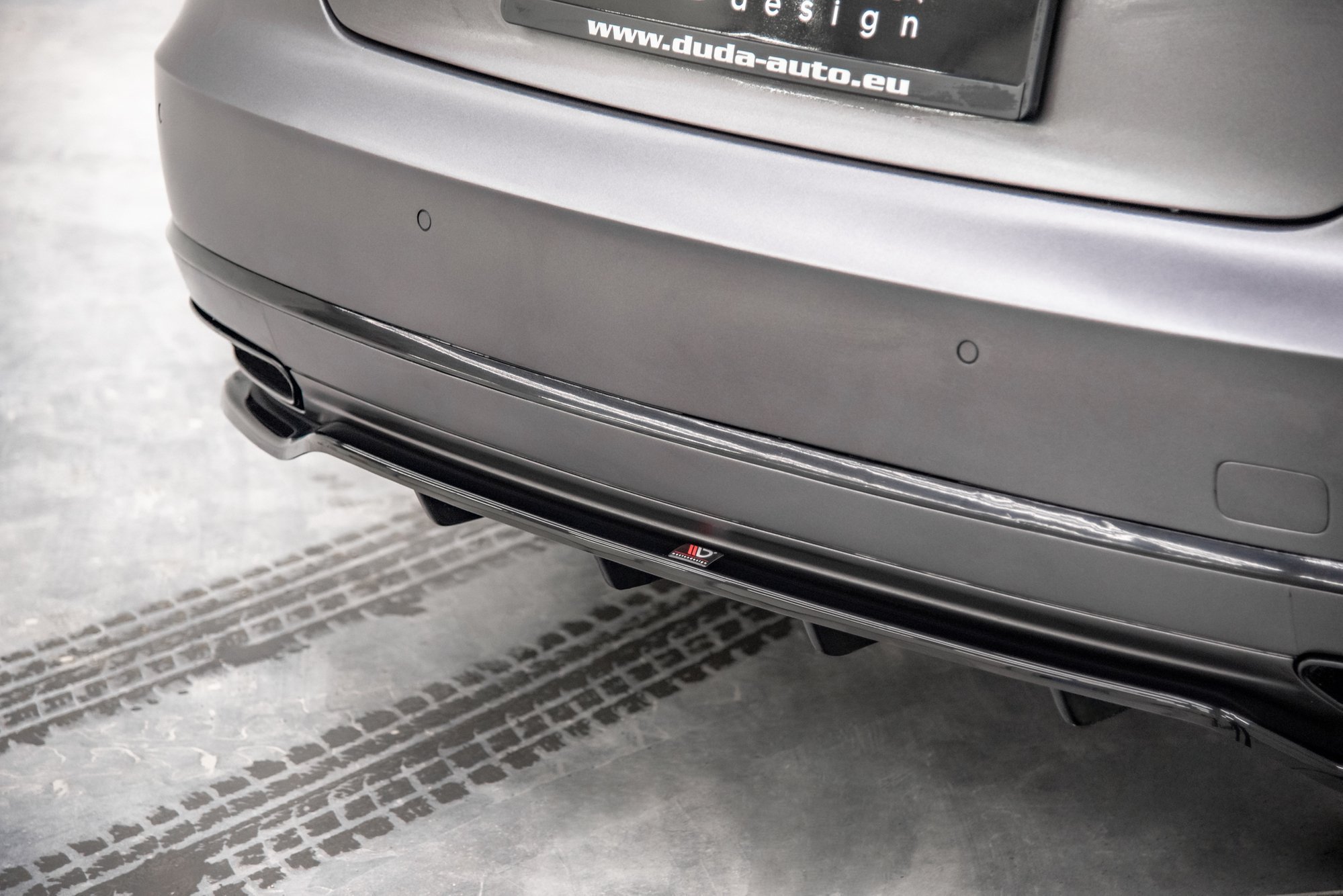 Maxton Design Mittlerer Diffusor Heck Ansatz DTM Look für Audi A8 D4 Facelift schwarz Hochglanz