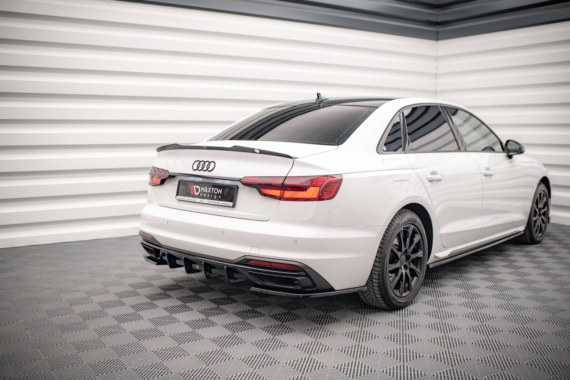 Maxton Design Heck Ansatz Flaps Diffusor für Audi A4 B9 Facelift schwarz Hochglanz