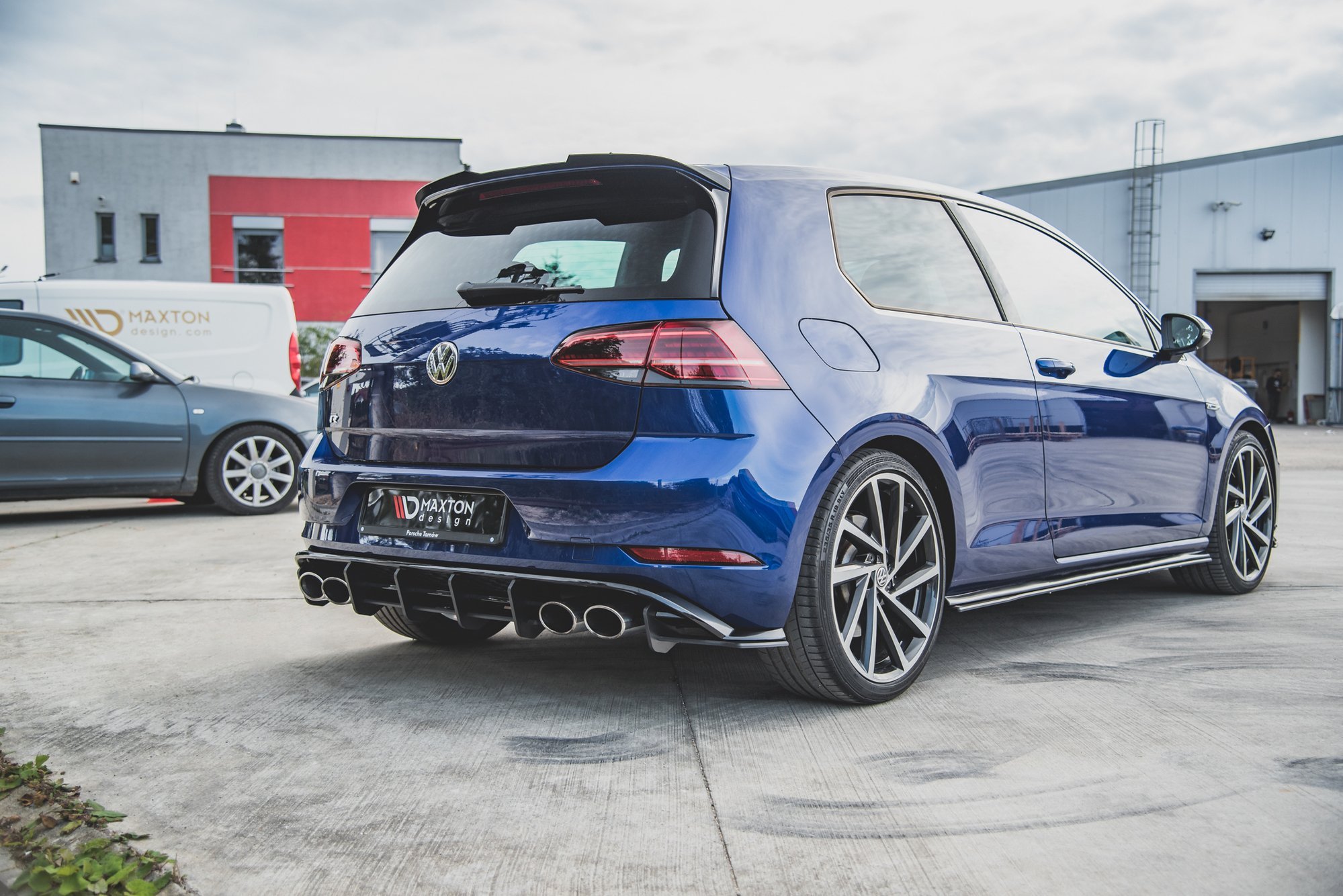 Maxton Design Robuste Racing Heck Ansatz Flaps Diffusor für VW Golf 7 R Facelift