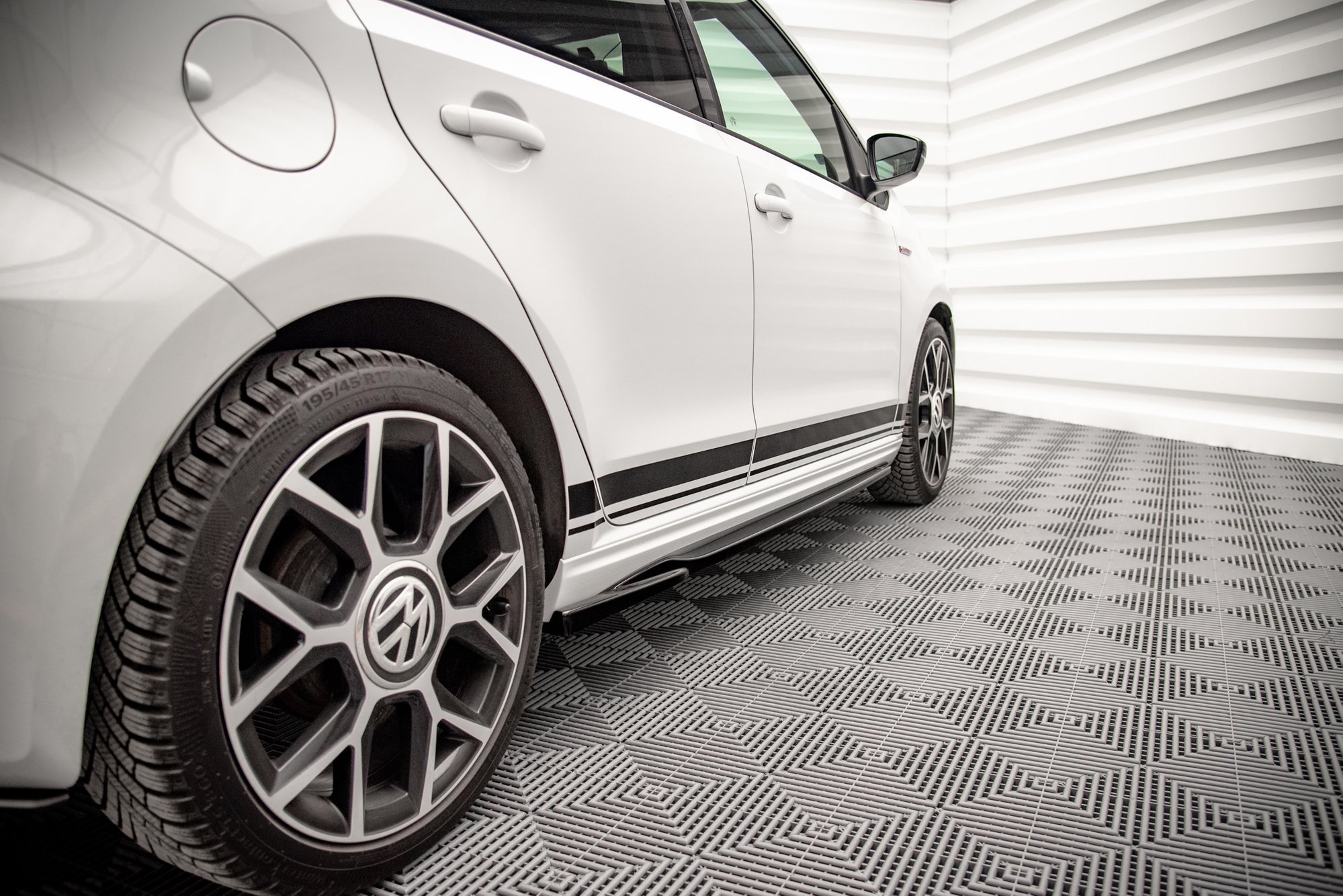 Maxton Design Seitenschweller Ansatz für Volkswagen Up GTI schwarz Hochglanz