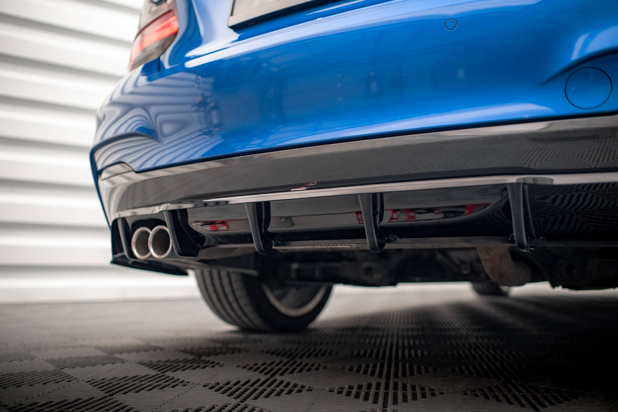 Maxton Design Mittlerer Diffusor Heck Ansatz DTM Look für BMW 2 M-Paket F22 schwarz Hochglanz