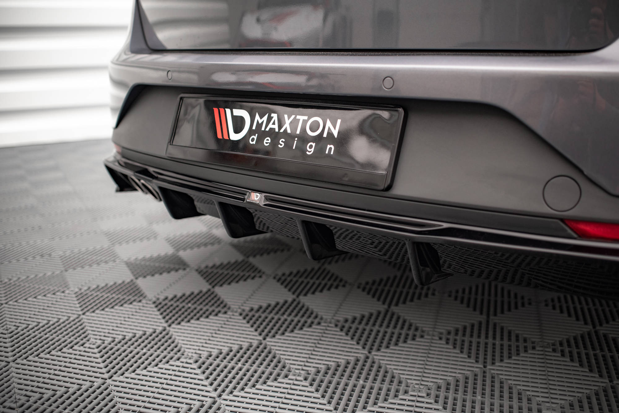 Maxton Design Diffusor Heck Ansatz für Seat Leon FR Sportstourer Mk3 schwarz Hochglanz