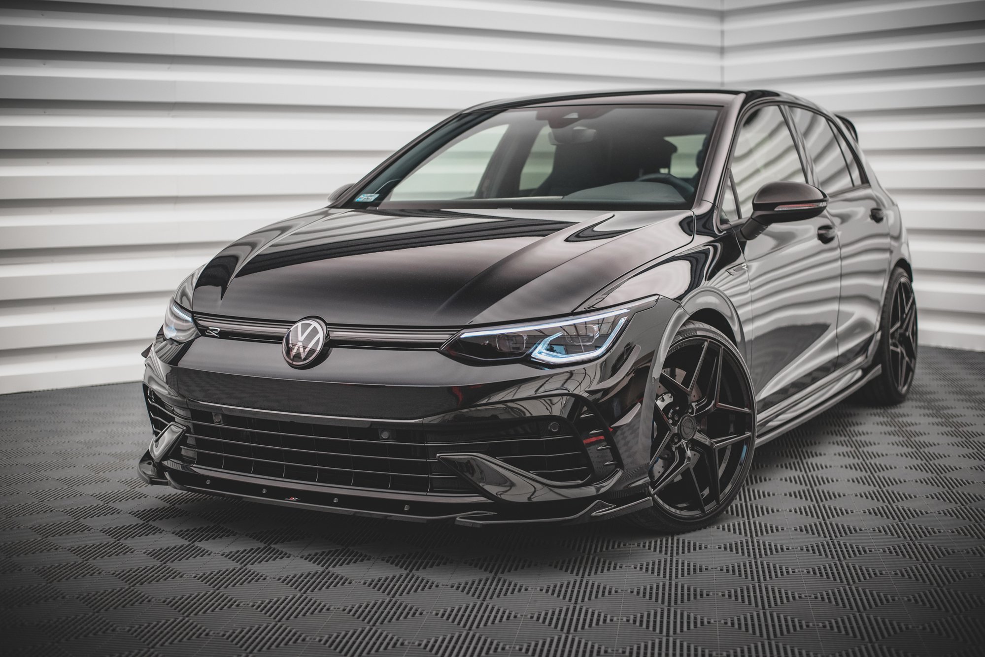 Maxton Design Front Ansatz V.4 für Volkswagen Golf R Mk8 schwarz Hochglanz