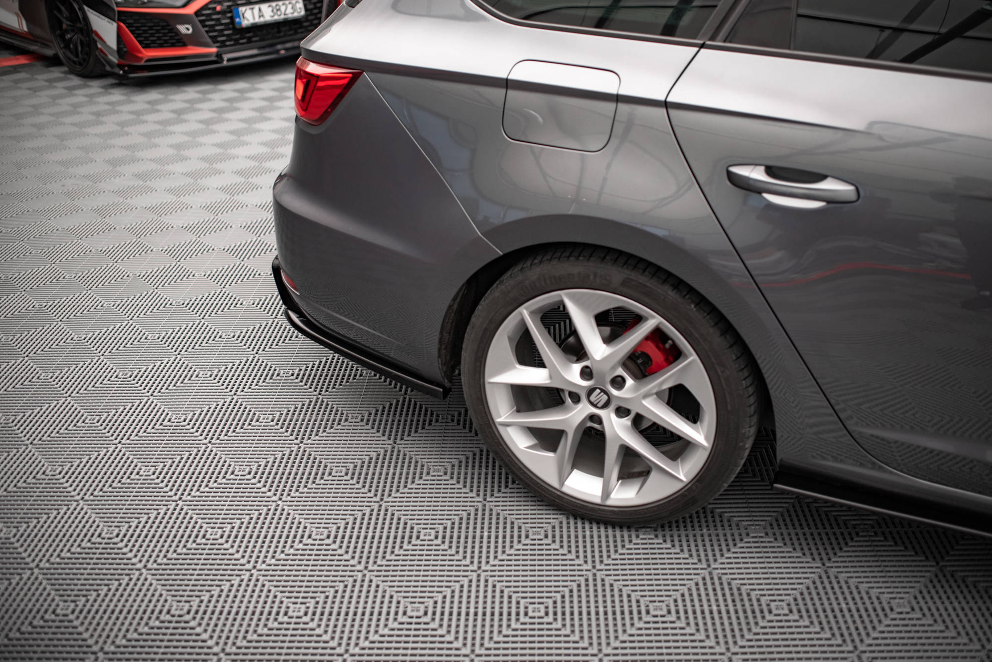 Maxton Design Heck Ansatz Flaps Diffusor V.2 für Seat Leon FR Sportstourer Mk3 schwarz Hochglanz