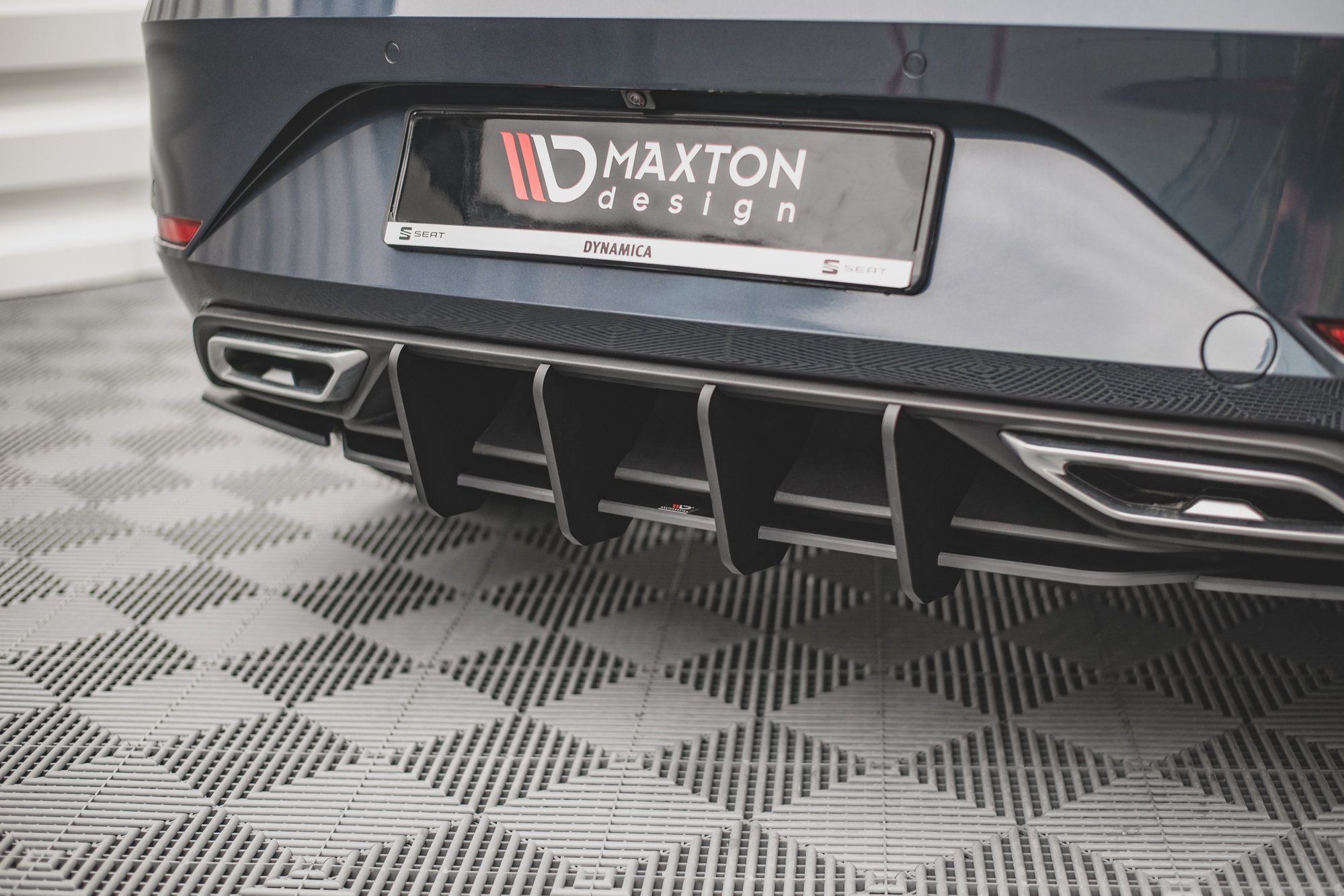 Maxton Design Rennen Street Pro Heckschürze für Seat Leon FR Hatchback Mk4