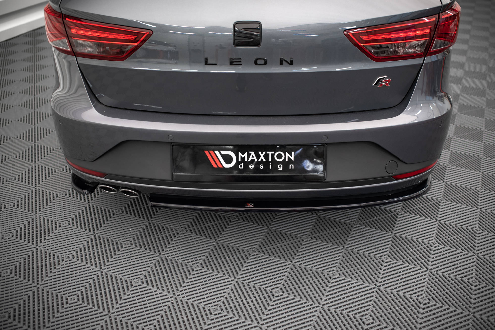 Maxton Design Heck Ansatz Flaps Diffusor V.1 für Seat Leon FR Sportstourer Mk3 schwarz Hochglanz