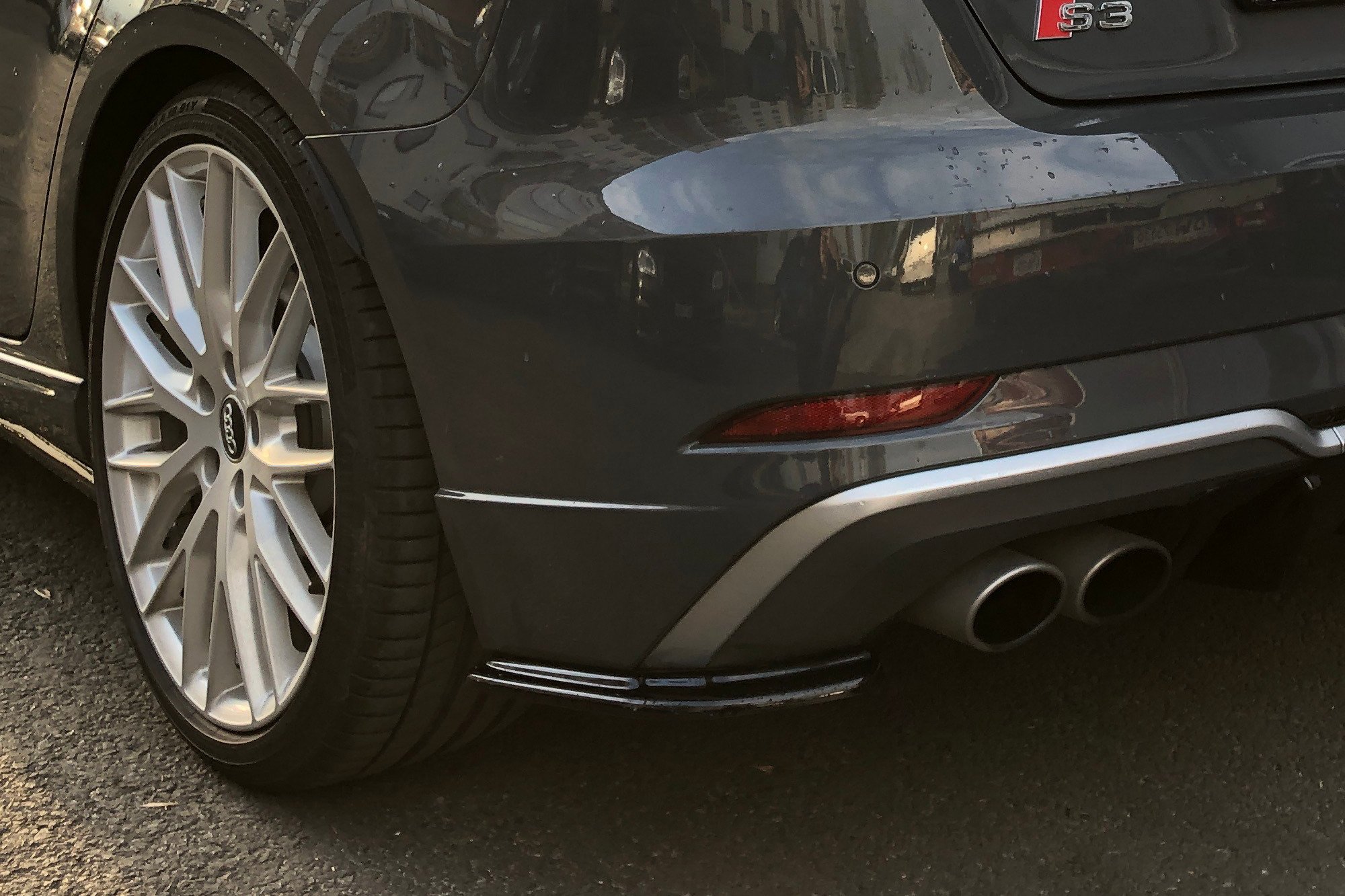 Maxton Design Heck Ansatz Flaps Diffusor für AUDI S3 8V FACELIFT schwarz Hochglanz