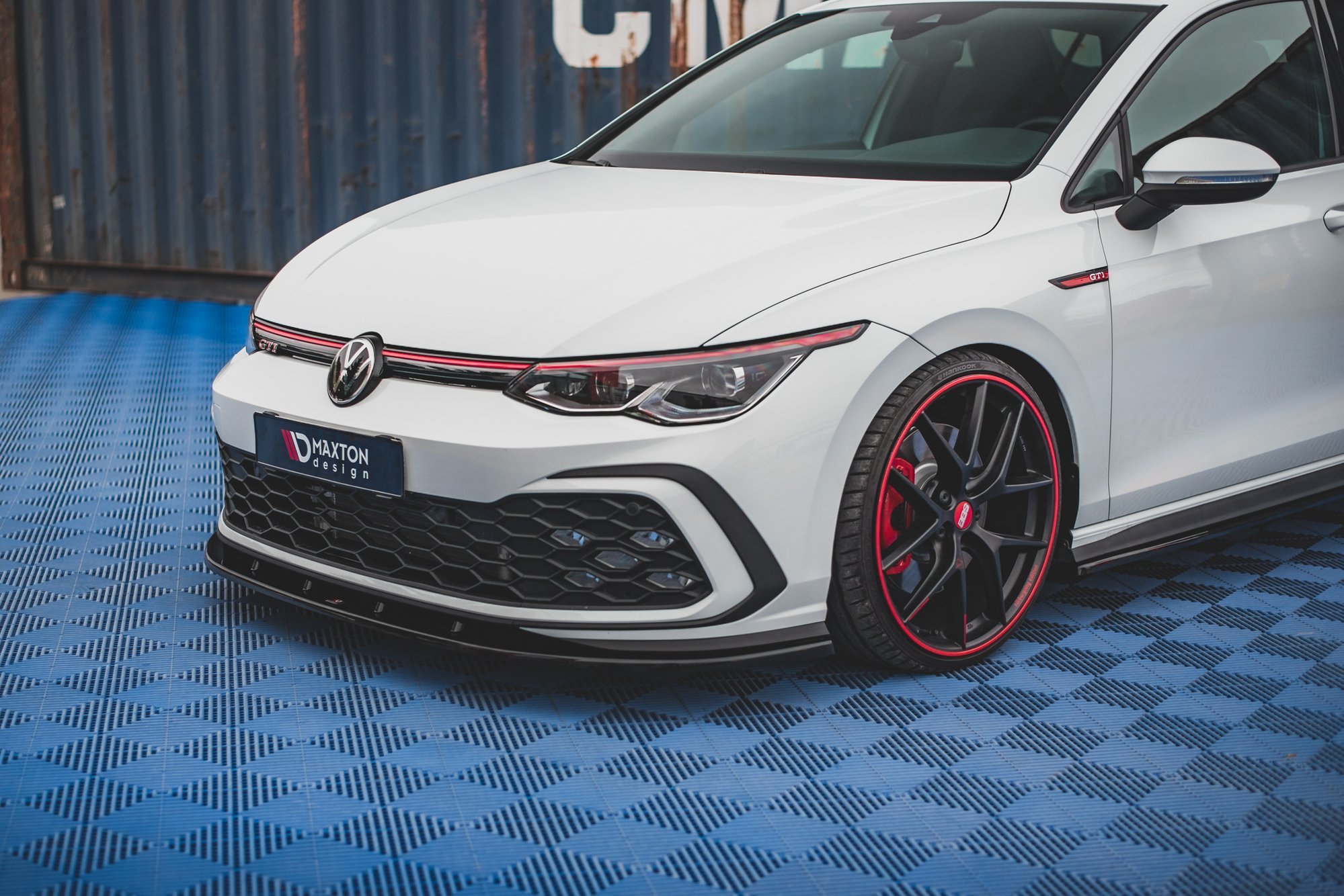 Maxton Design Front Ansatz für Volkswagen Golf 8 GTI schwarz Hochglanz