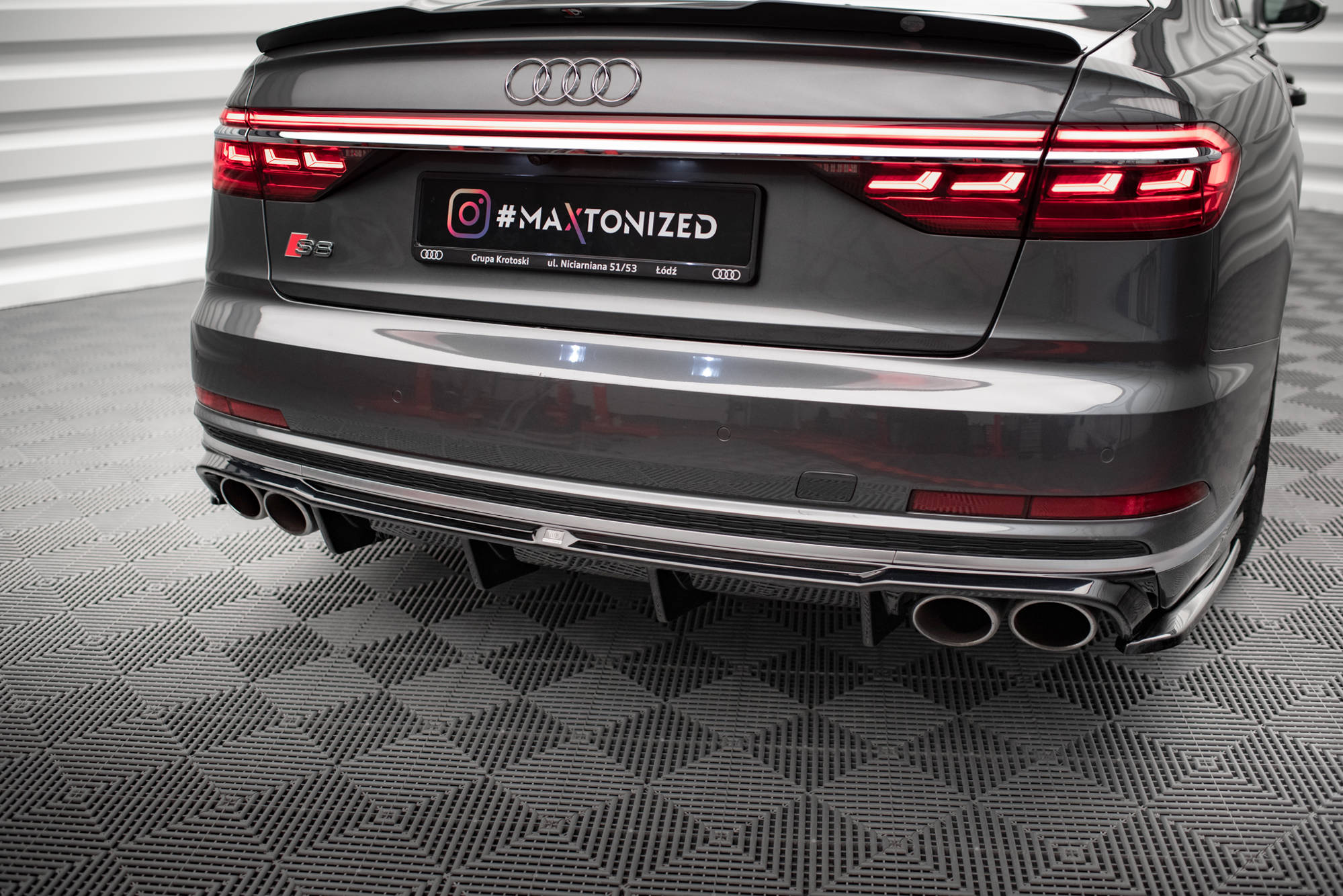 Maxton Design Diffusor Heck Ansatz für Audi S8 D5 schwarz Hochglanz