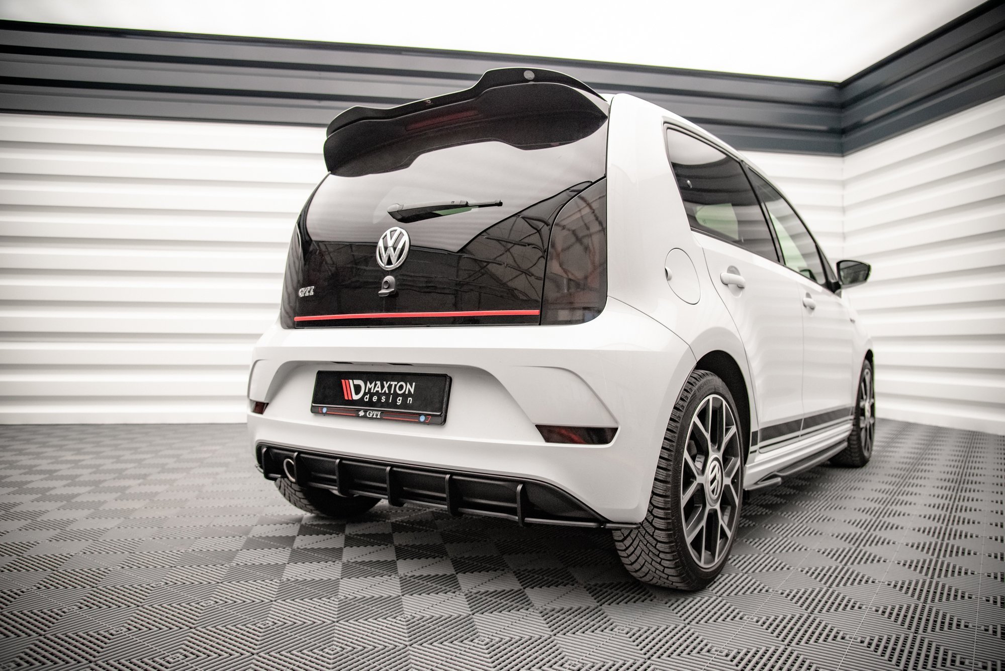 Maxton Design Robuste Racing Heckschürze für Volkswagen Up GTI