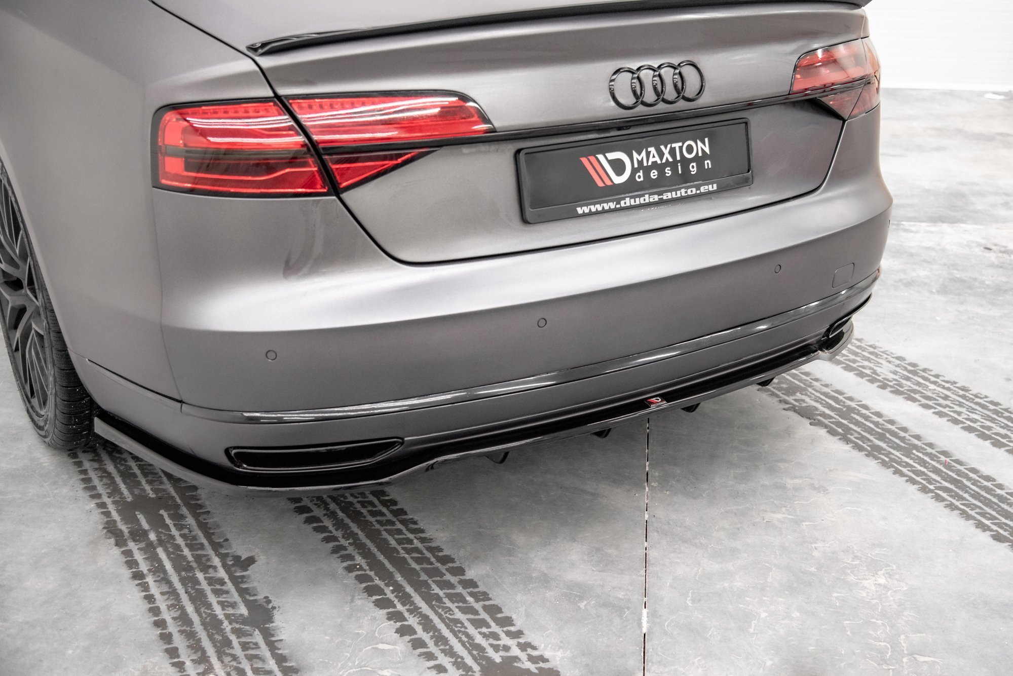 Maxton Design Mittlerer Diffusor Heck Ansatz DTM Look für Audi A8 D4 Facelift schwarz Hochglanz