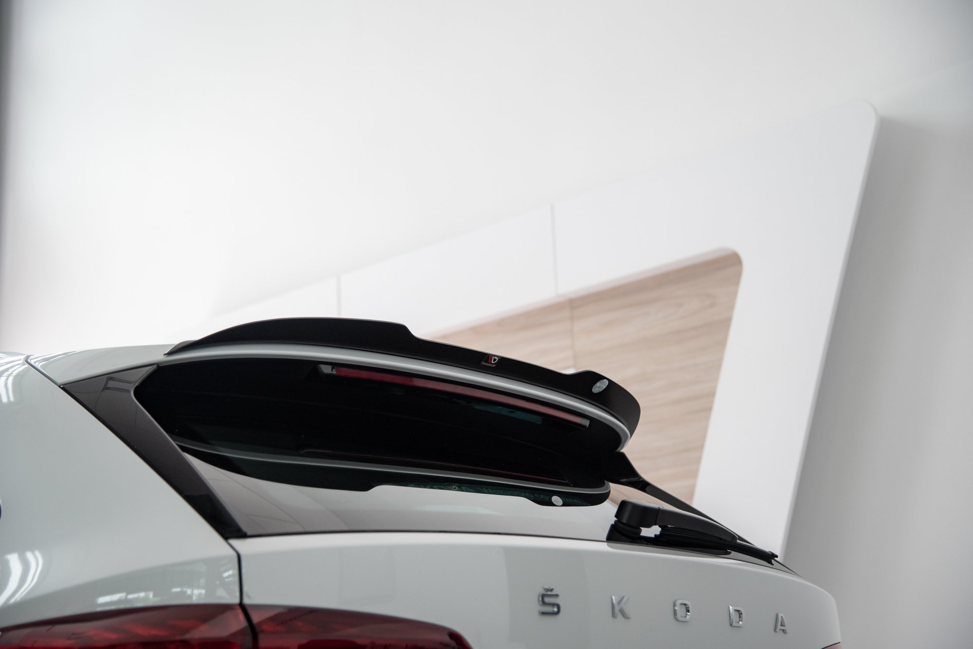 Maxton Design Spoiler CAP für Skoda Octavia Standard / RS Mk4 Combi schwarz Hochglanz