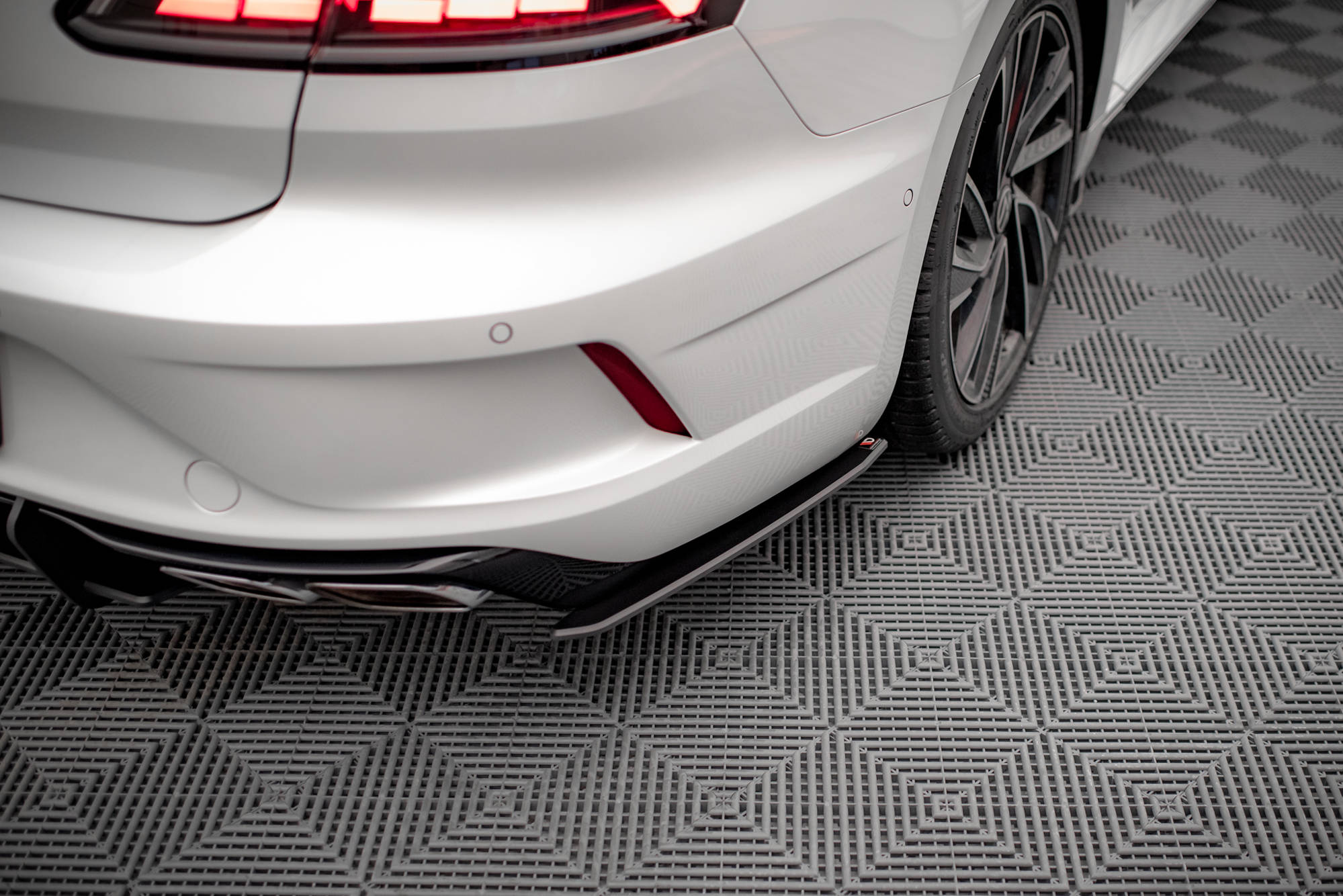 Maxton Design Street Pro Heck Ansatz Flaps Diffusor für Volkswagen Arteon R