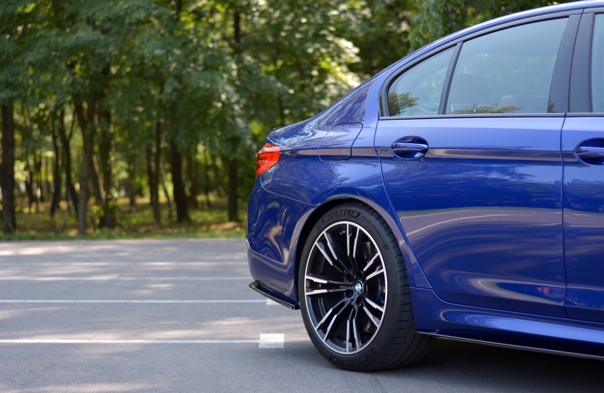 Maxton Design Heck Ansatz Flaps Diffusor für BMW M5 F90 schwarz Hochglanz