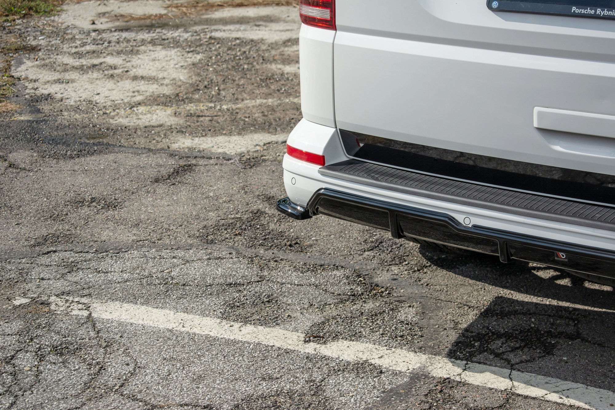 Maxton Design Heck Ansatz Flaps Diffusor für Volkswagen T6 schwarz Hochglanz