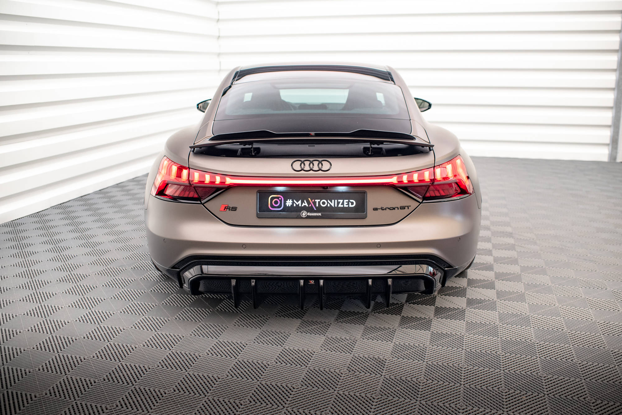 Maxton Design Diffusor Heck Ansatz für Audi e-Tron GT / RS GT Mk1 schwarz Hochglanz Maxton Design Diffusor Heck Ansatz für Audi e-Tron GT / RS GT Mk1 schwarz Hochglanz